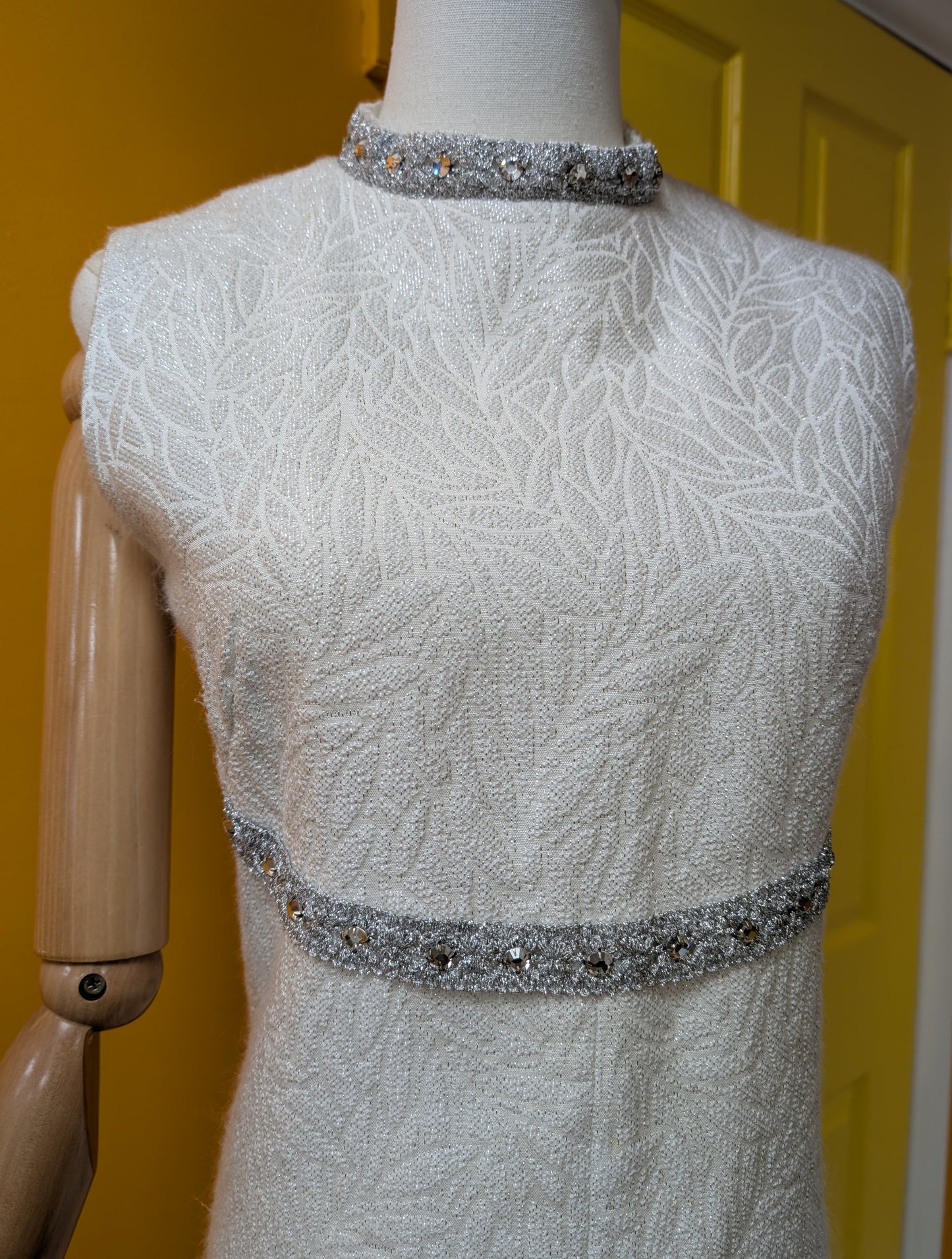 1960s white/silver dress - Size 14