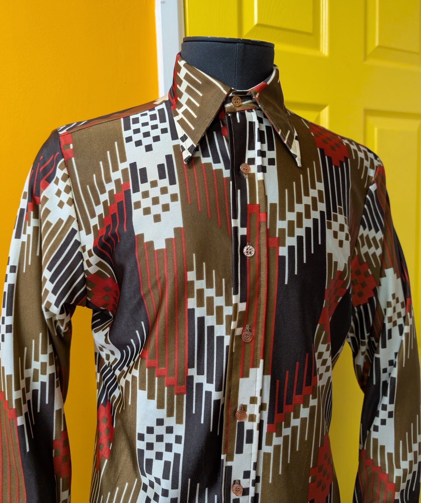 1970s Horizon dagger collar shirt