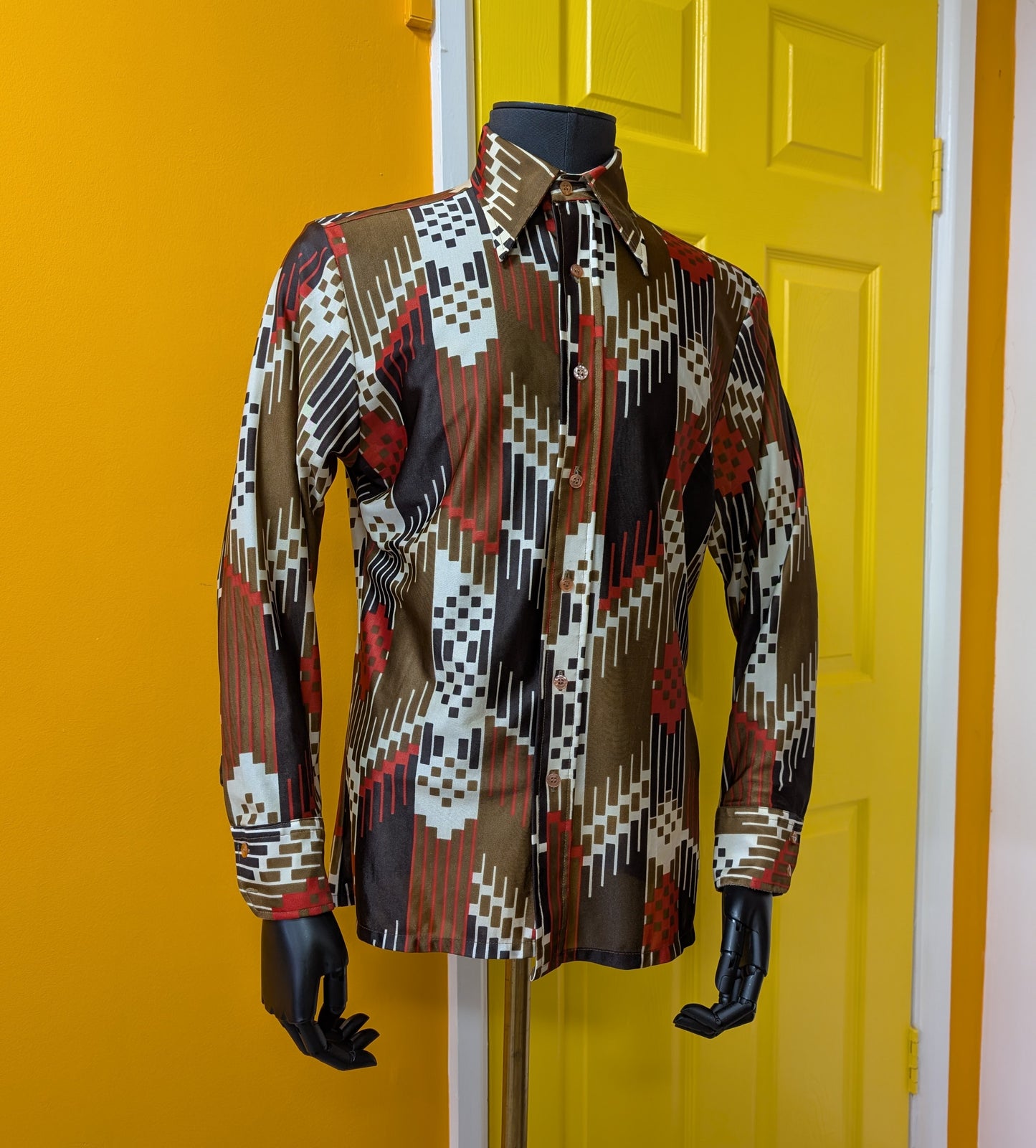 1970s Horizon dagger collar shirt