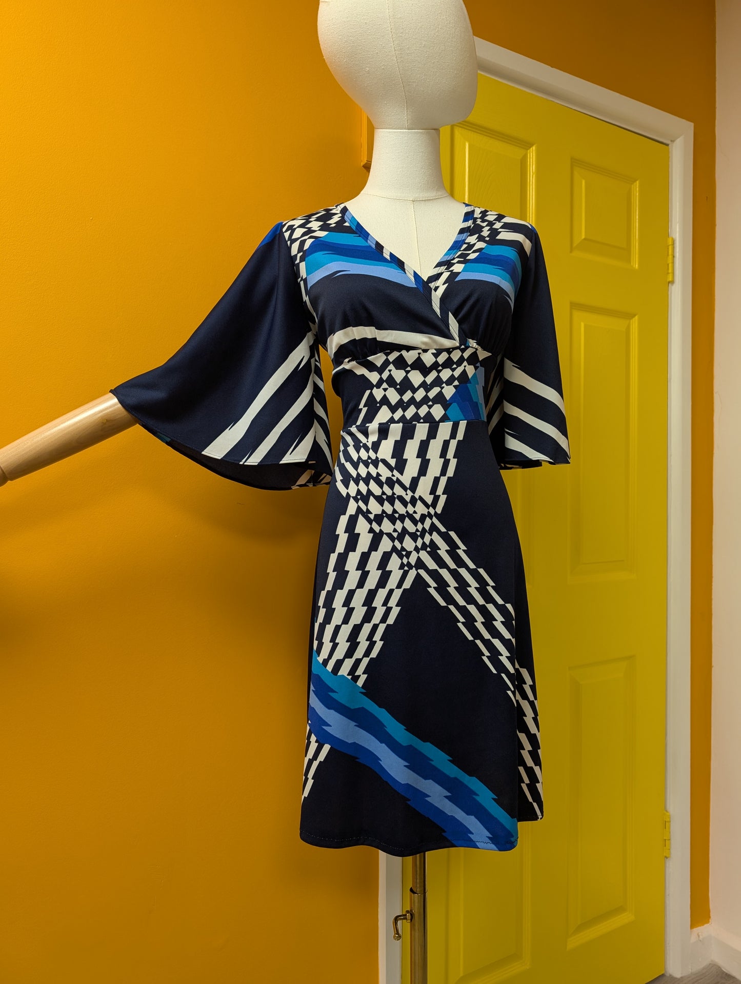 1970s C&A psychedelic dress - Size 10