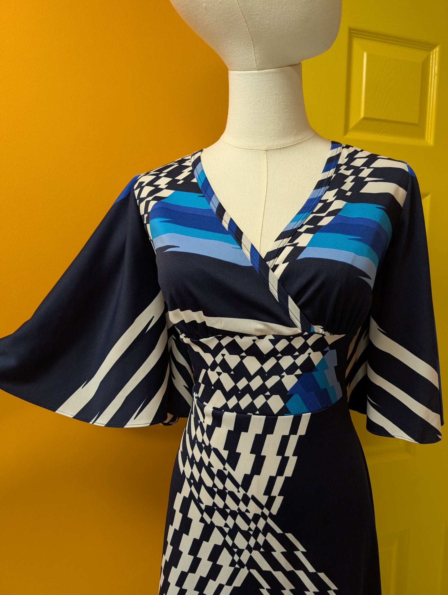 1970s C&A psychedelic dress - Size 10