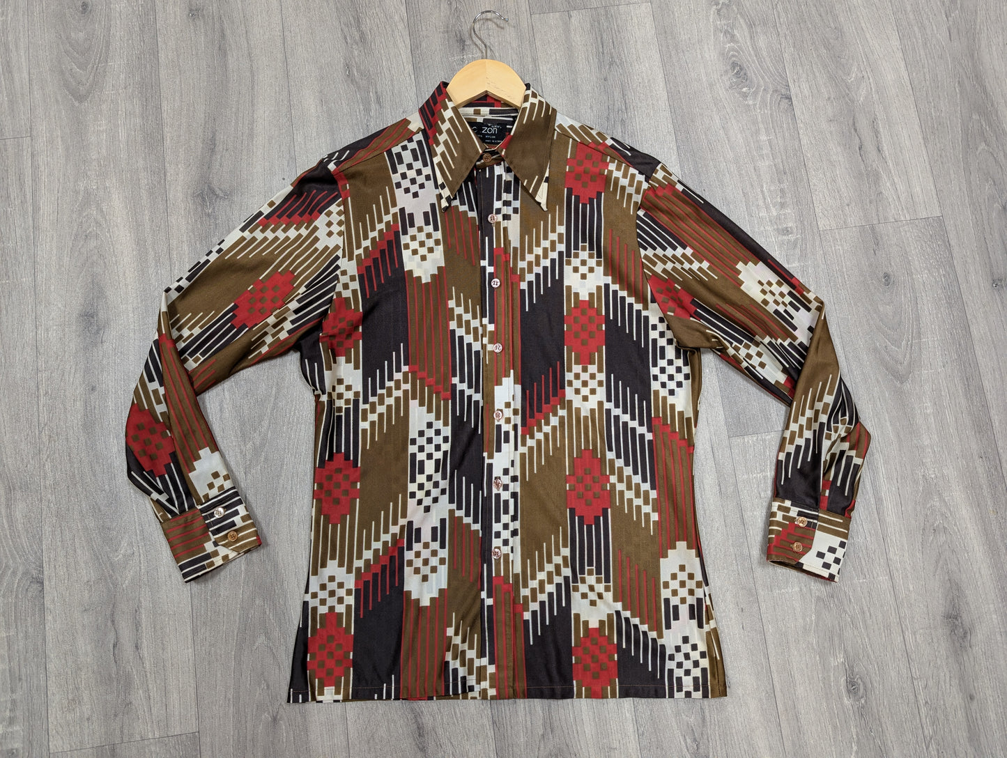 1970s Horizon dagger collar shirt