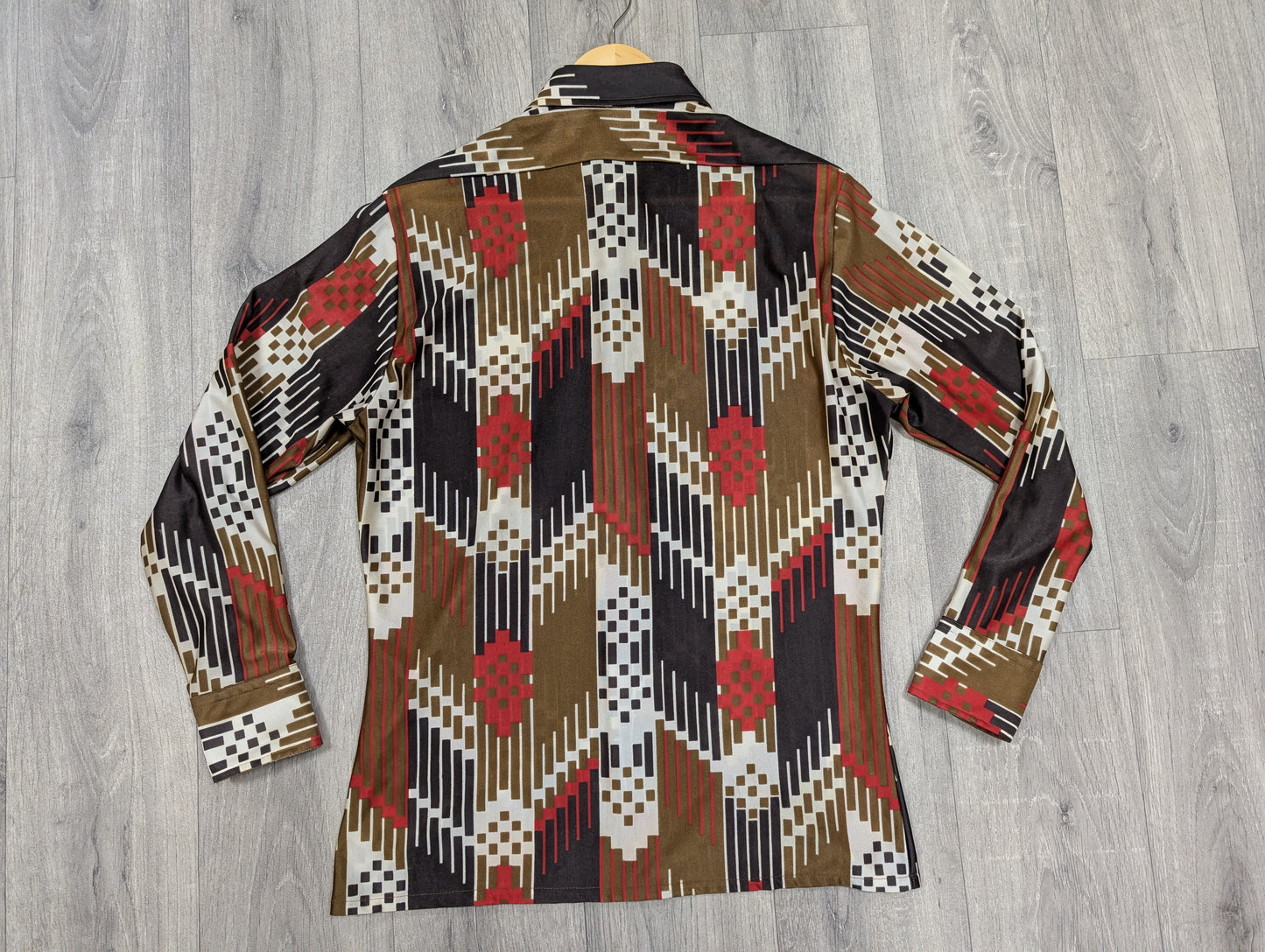 1970s Horizon dagger collar shirt