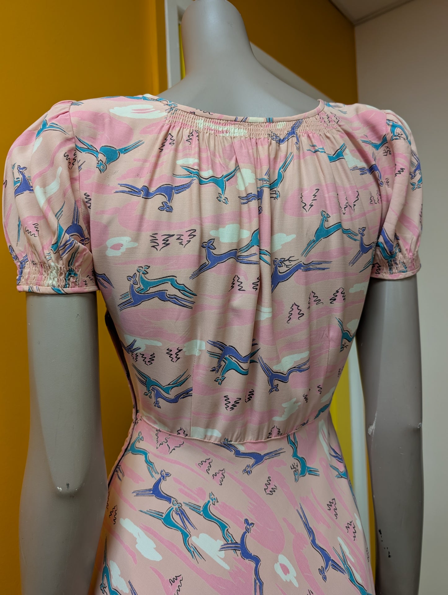 Gorgeous 1940s novelty deer print dress - XS