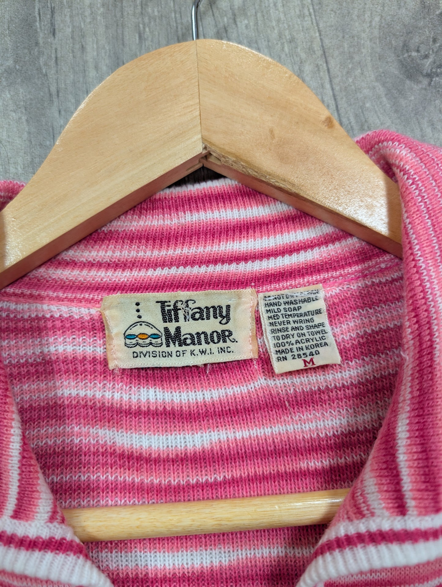 Adorable 1970s Tiffany Manor pink cat top - S