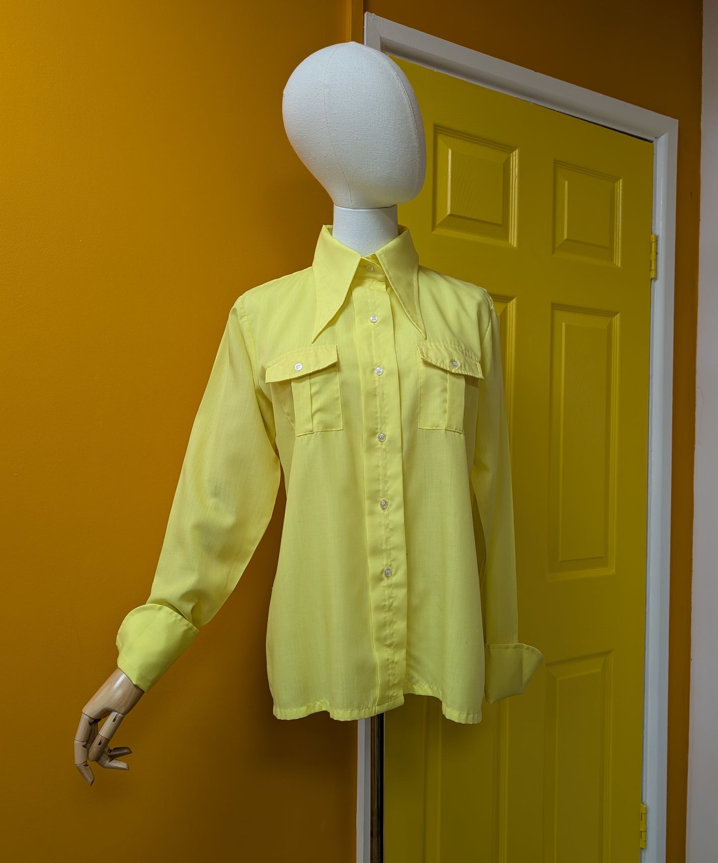 1970s Brutus yellow dagger collar shirt - M