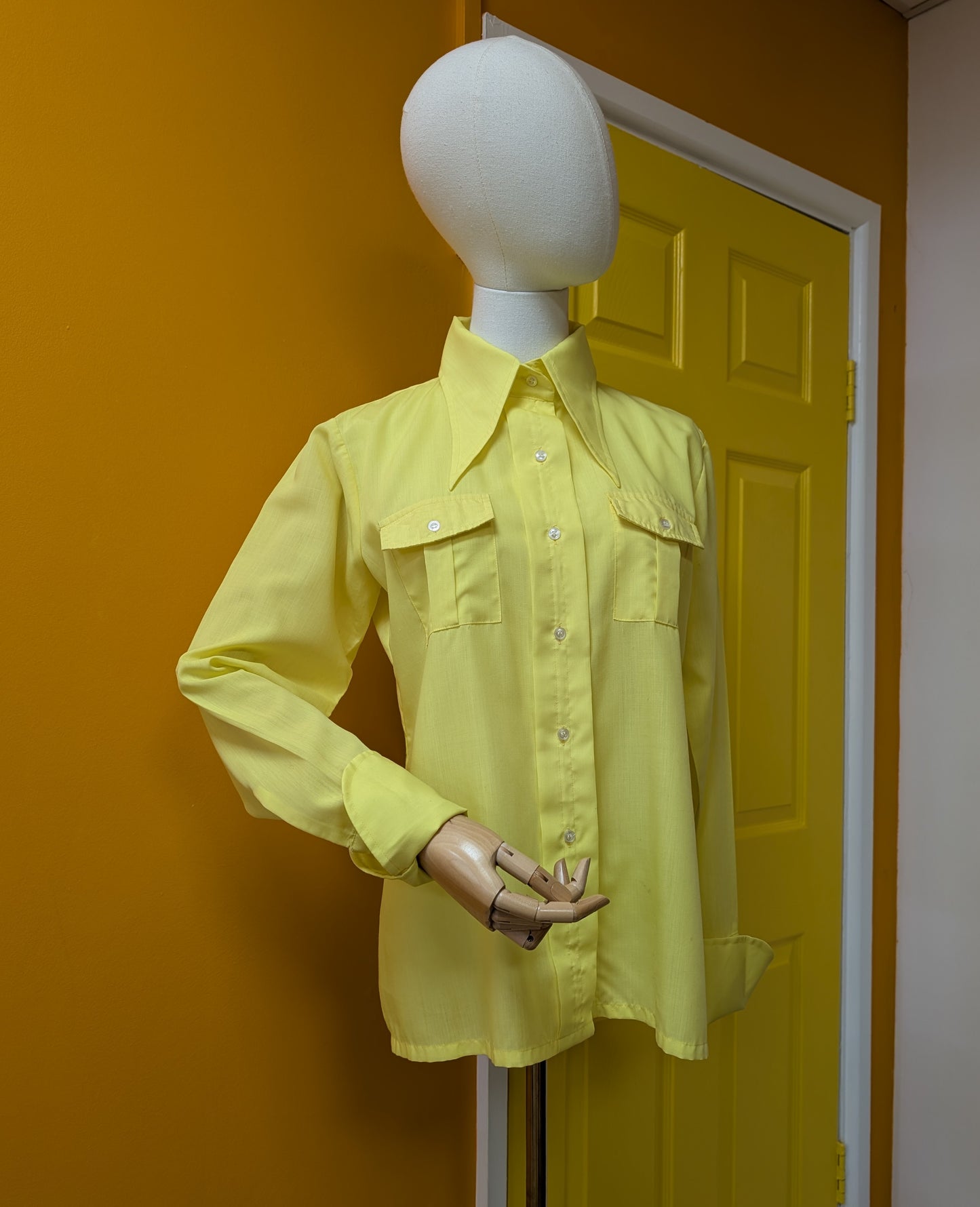 1970s Brutus yellow dagger collar shirt - M