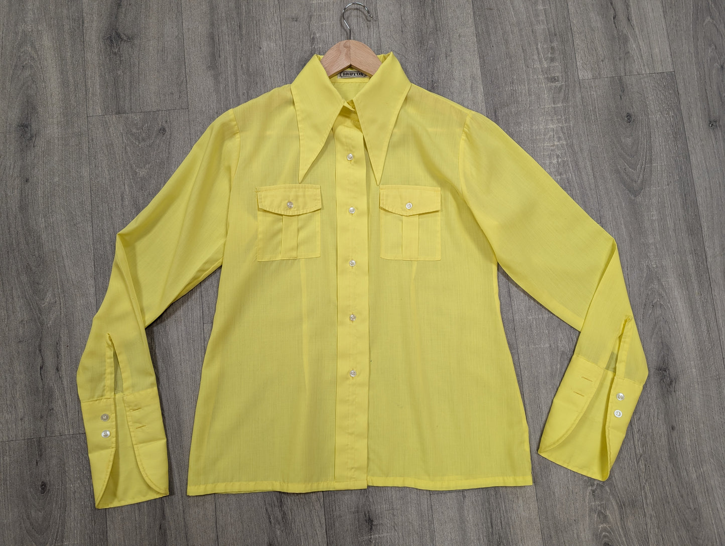 1970s Brutus yellow dagger collar shirt - M