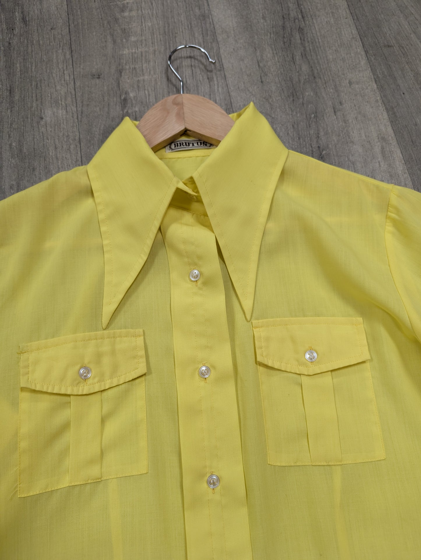 1970s Brutus yellow dagger collar shirt - M