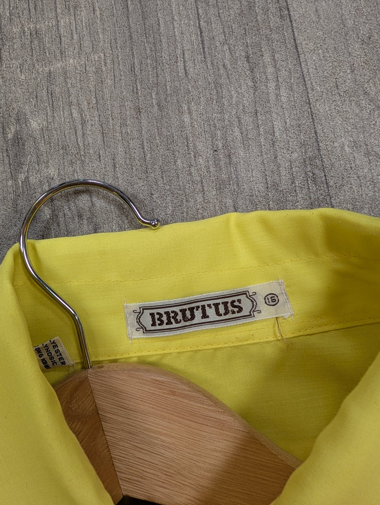 1970s Brutus yellow dagger collar shirt - M