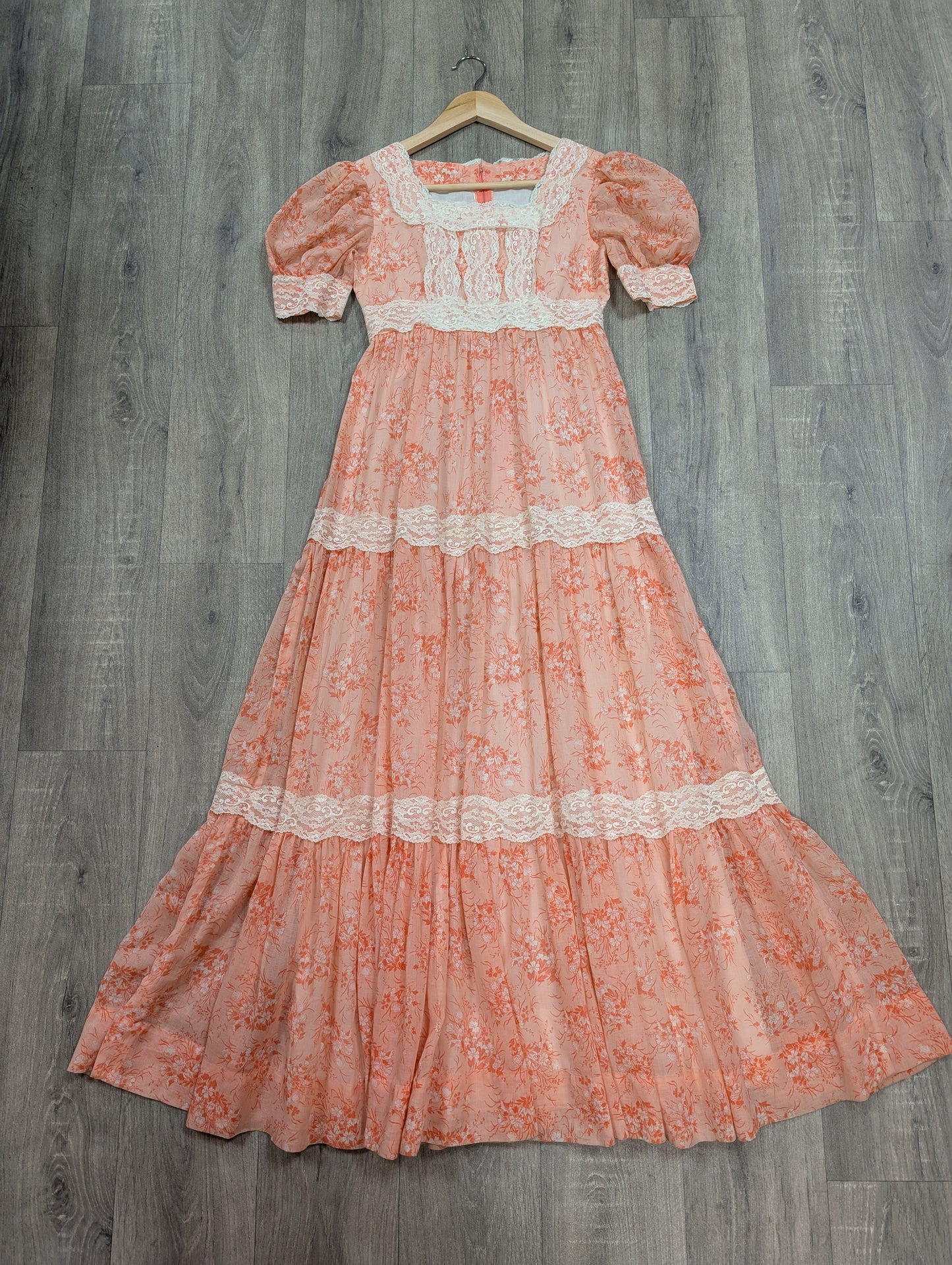 1970s pink floral maxi dress - Size 6