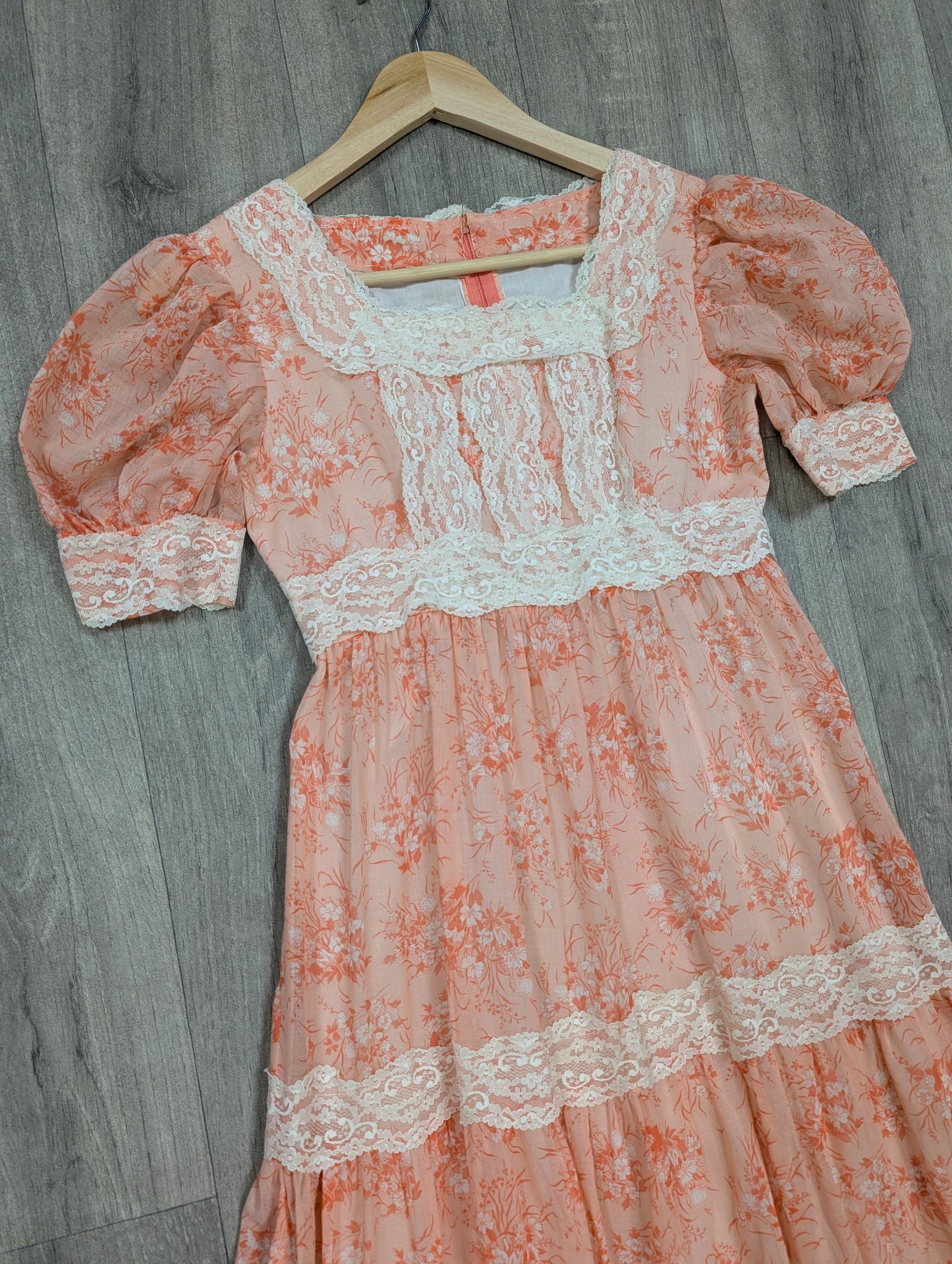 1970s pink floral maxi dress - Size 6