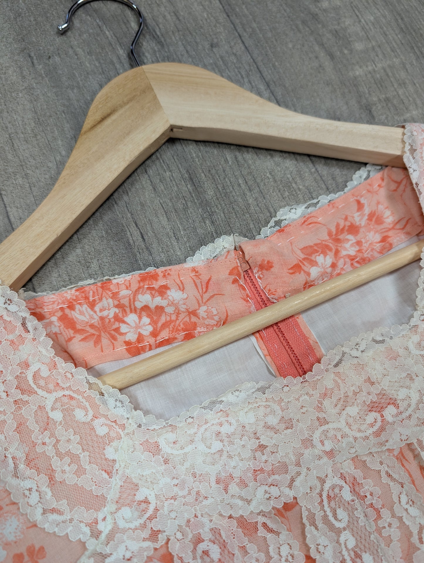 1970s pink floral maxi dress - Size 6