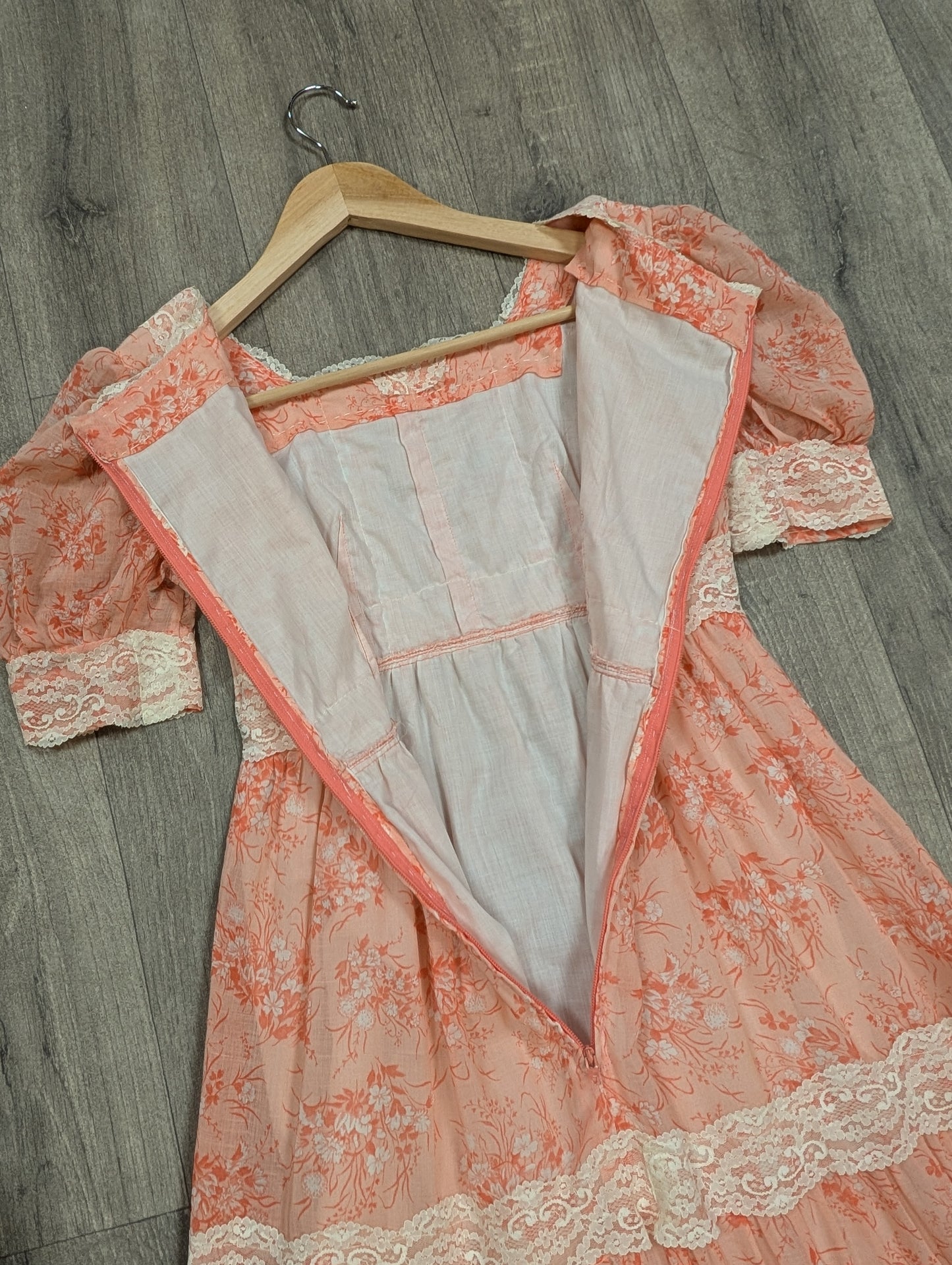 1970s pink floral maxi dress - Size 6