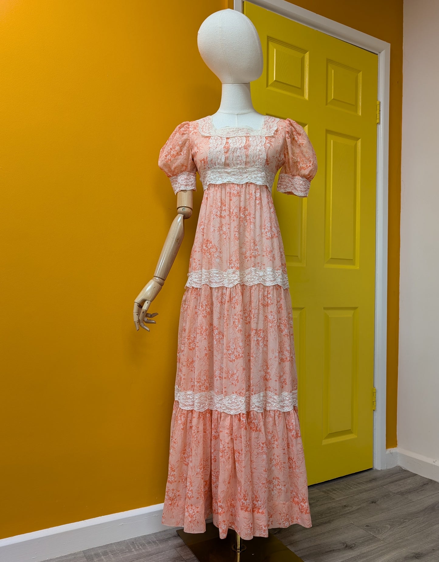 1970s pink floral maxi dress - Size 6
