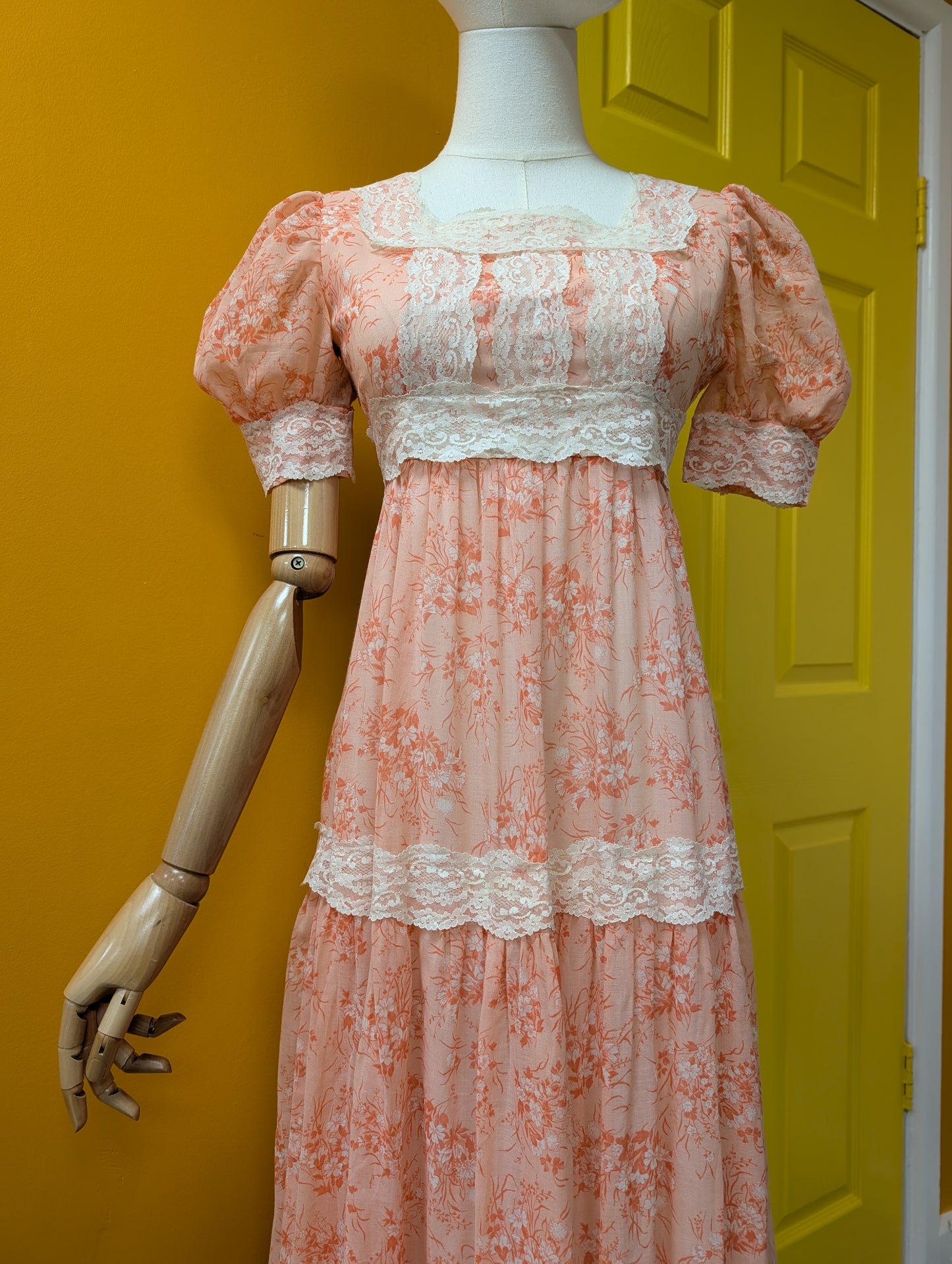 1970s pink floral maxi dress - Size 6
