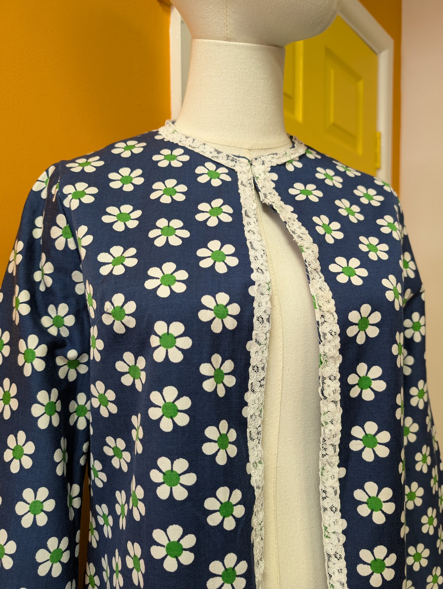 1960s daisy print cotton with lace trim jacket - XS/S