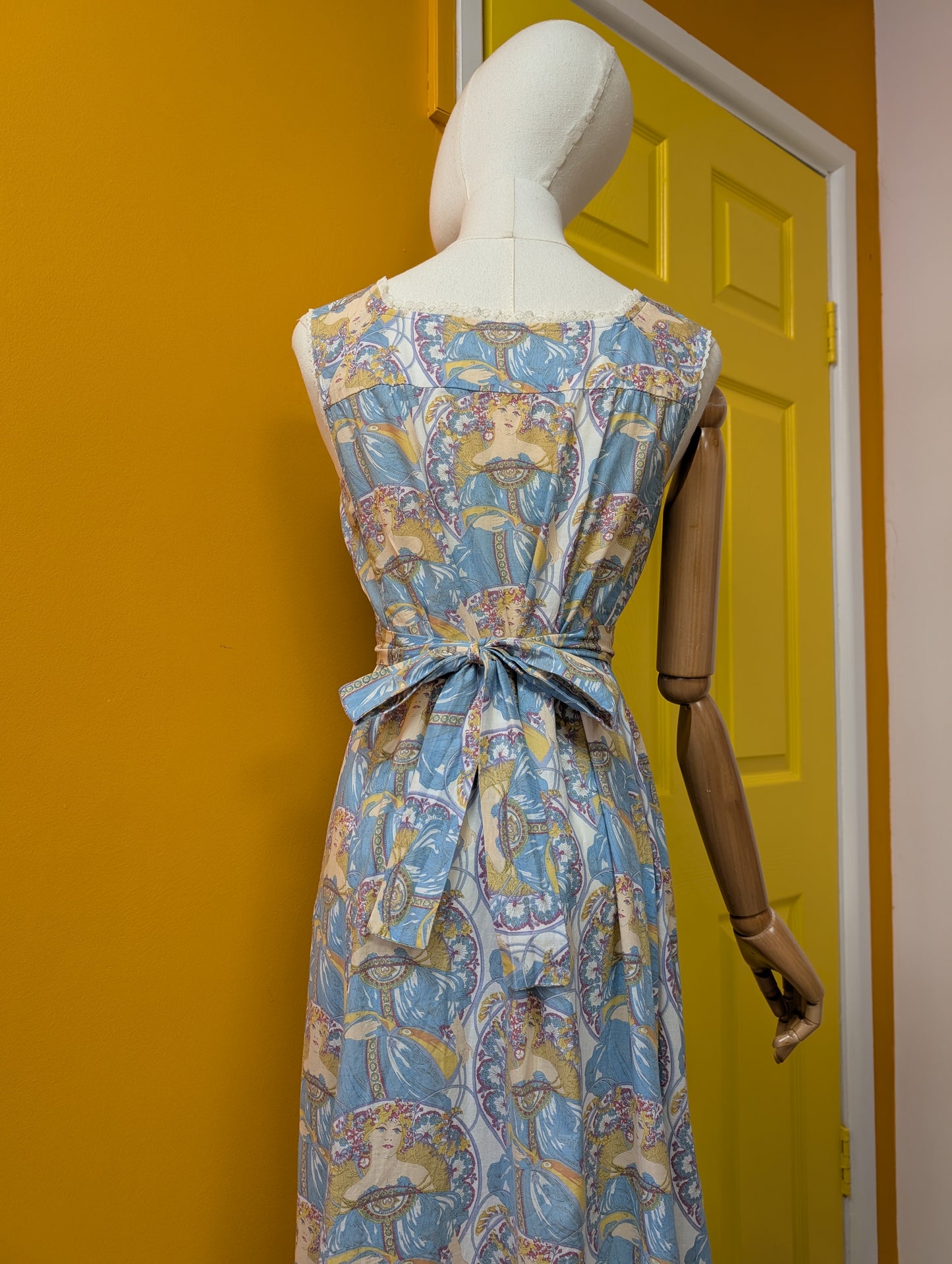 1970s Alphonse Mucha Art Nouveau print maxi dress - S/8/10