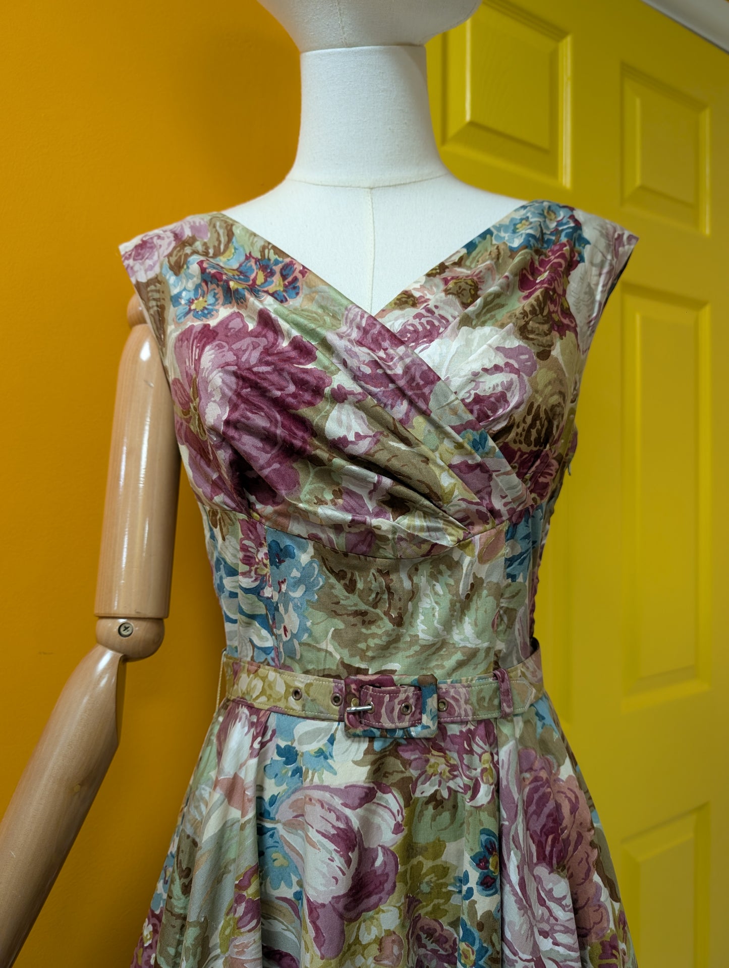 1950s Roecliff and Chapman full circle cotton dress and belt - 34"B, 26"W