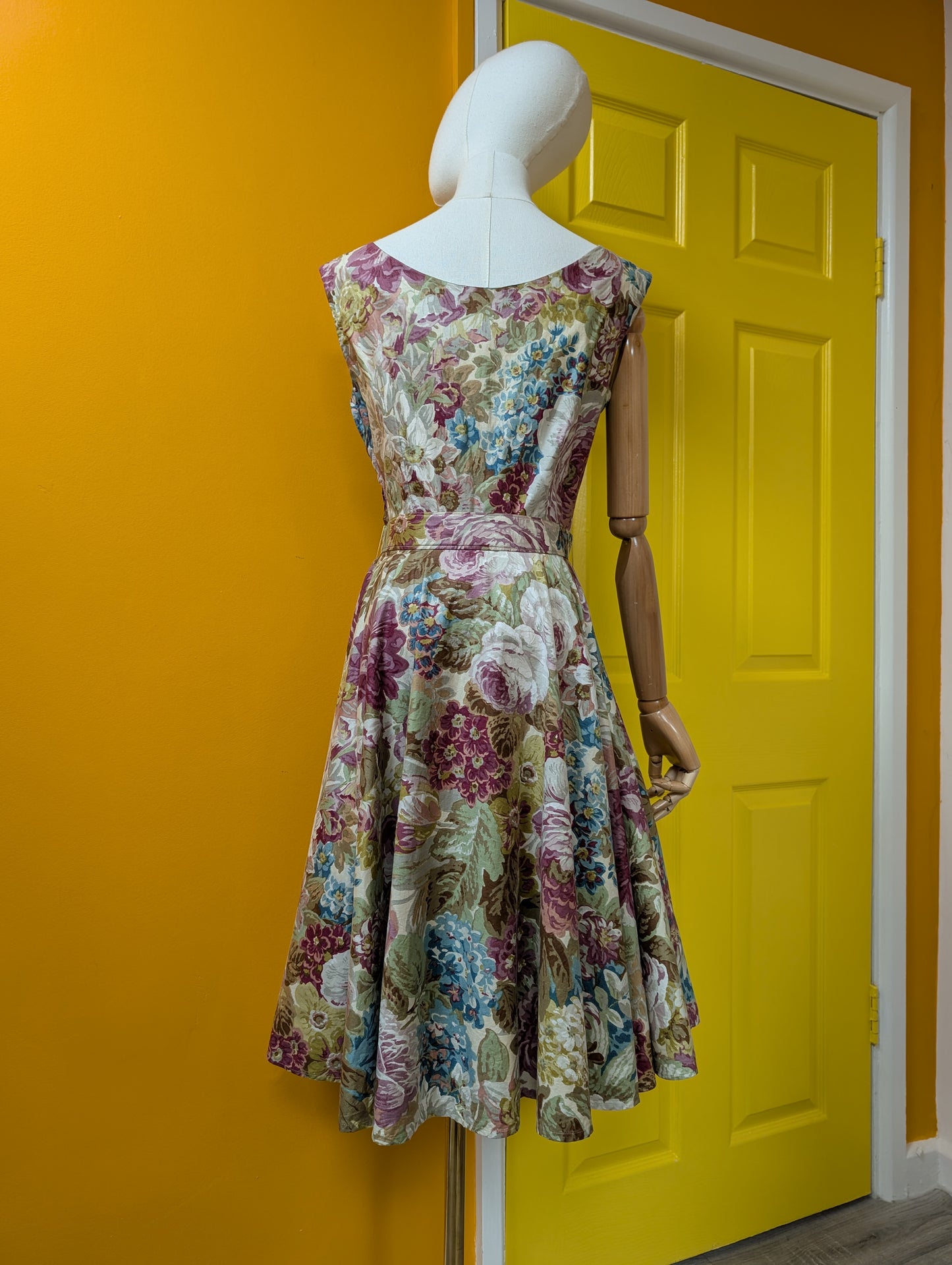 1950s Roecliff and Chapman full circle cotton dress and belt - 34"B, 26"W