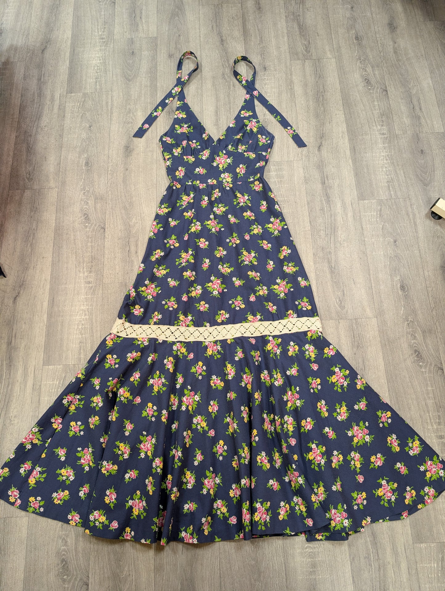 Floral halter neck maxi dress - XS