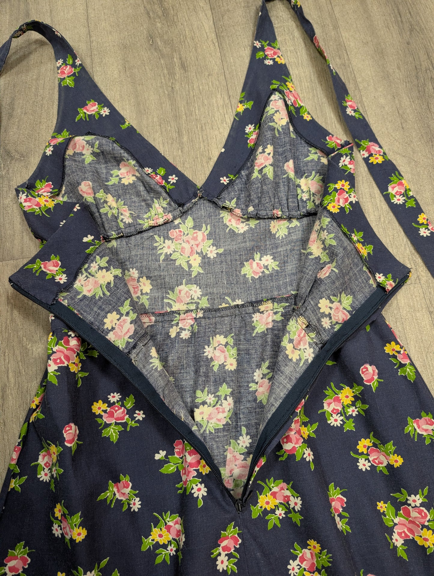 Floral halter neck maxi dress - XS