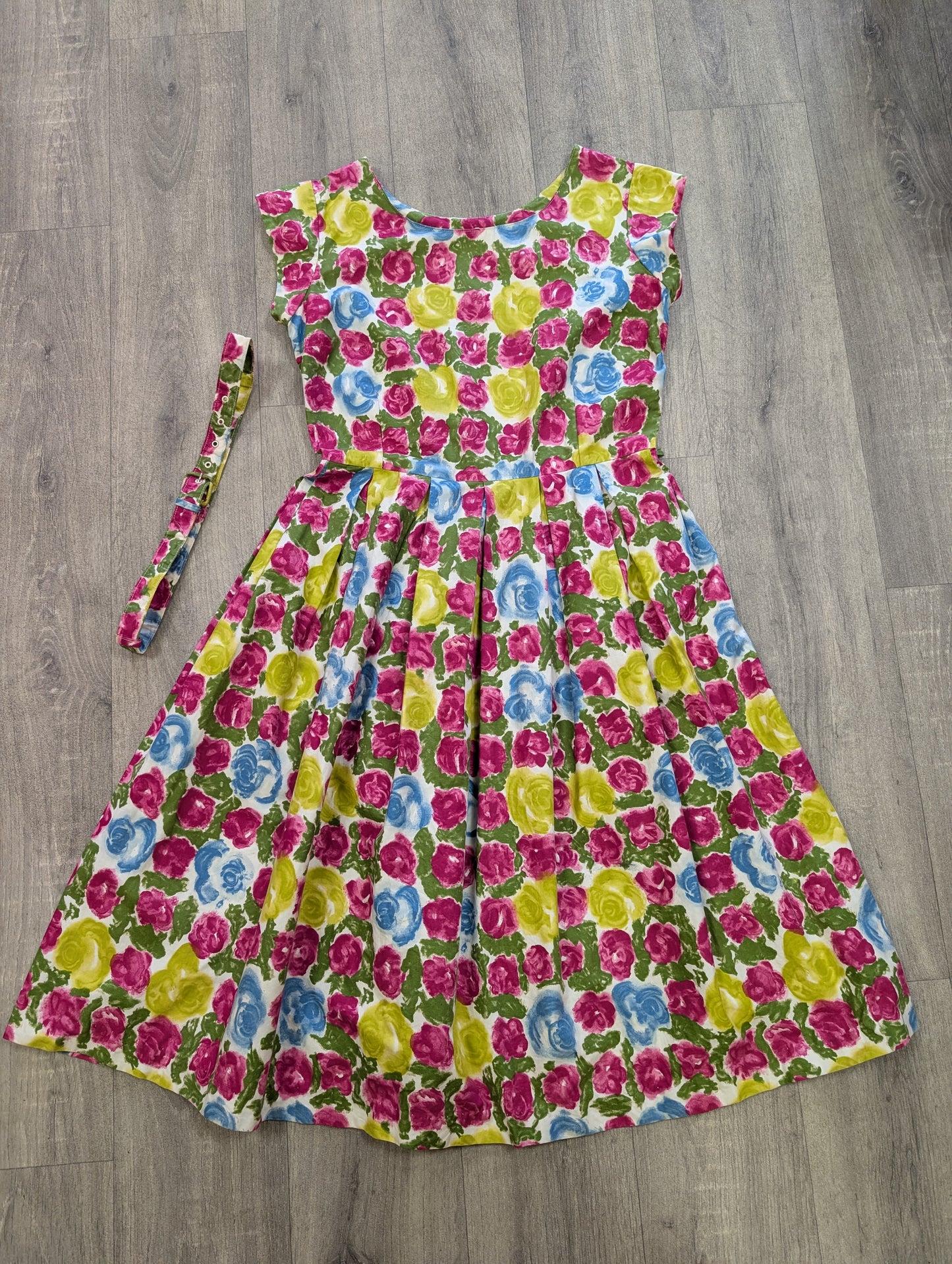 Early 1960s floral cotton dress & belt - 36"B, 29"W