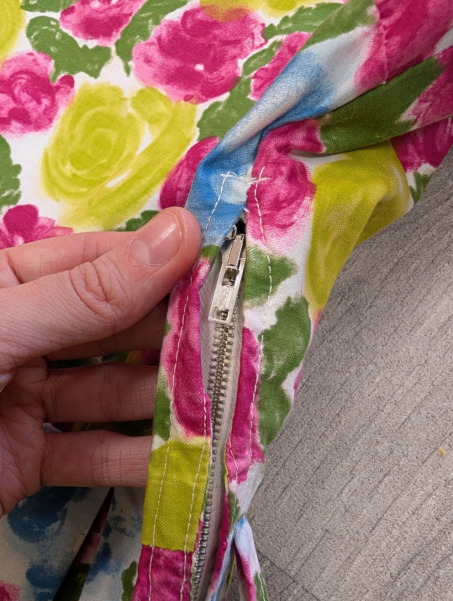 Early 1960s floral cotton dress & belt - 36"B, 29"W
