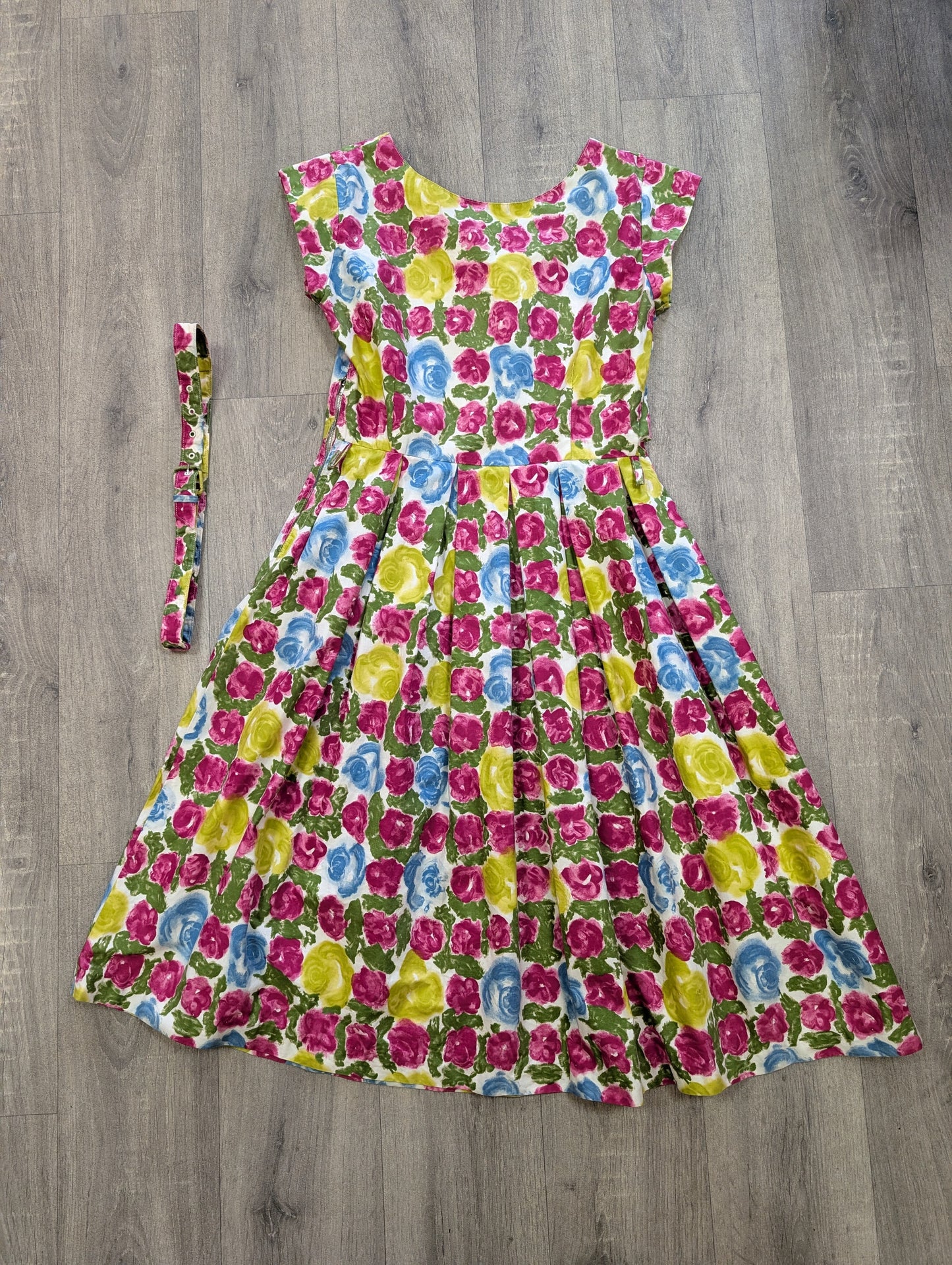 Early 1960s floral cotton dress & belt - 36"B, 29"W