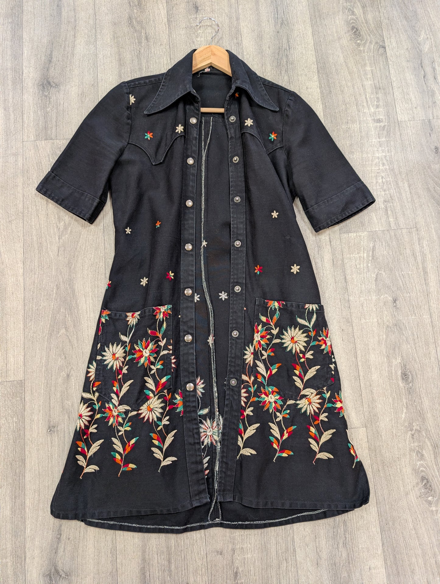1970s embroidered denim dress - XS