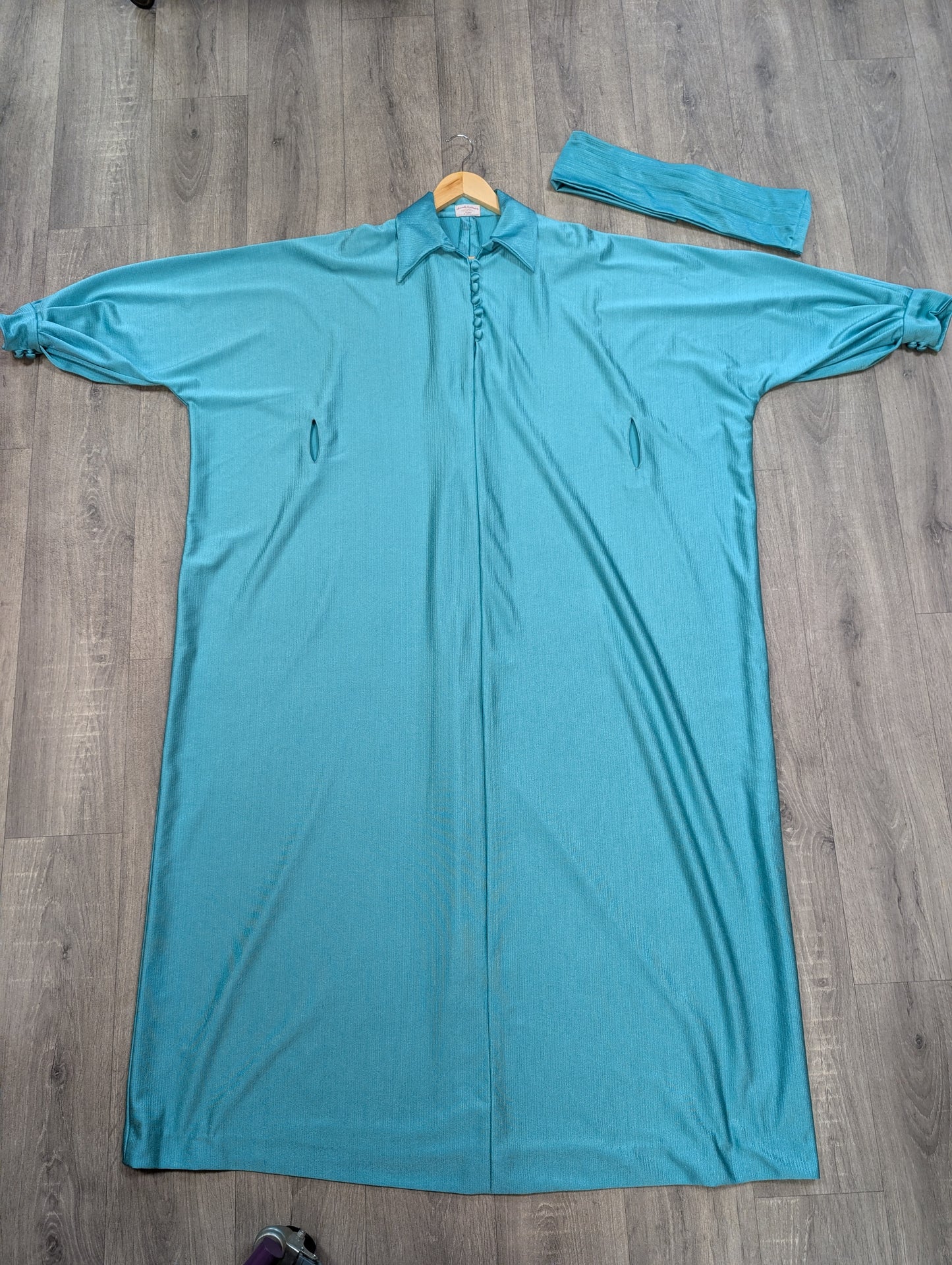 1970s turquoise belted kaftan