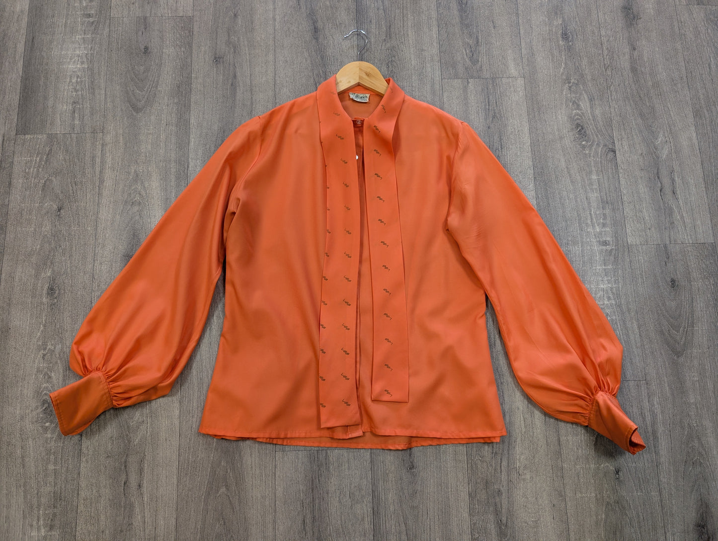 1970s orange balloon sleeve pussy bow collar blouse - L
