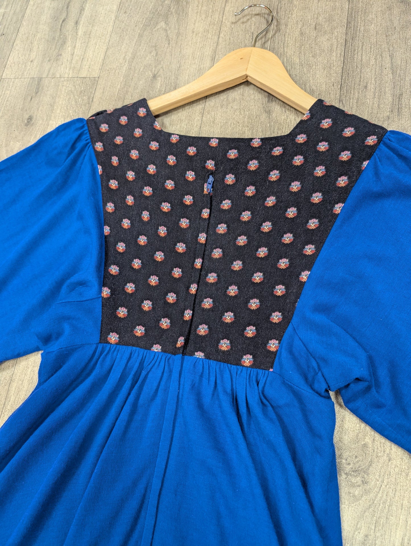 1970s Wallis blue dress with black floral trim - XS/S/6/8