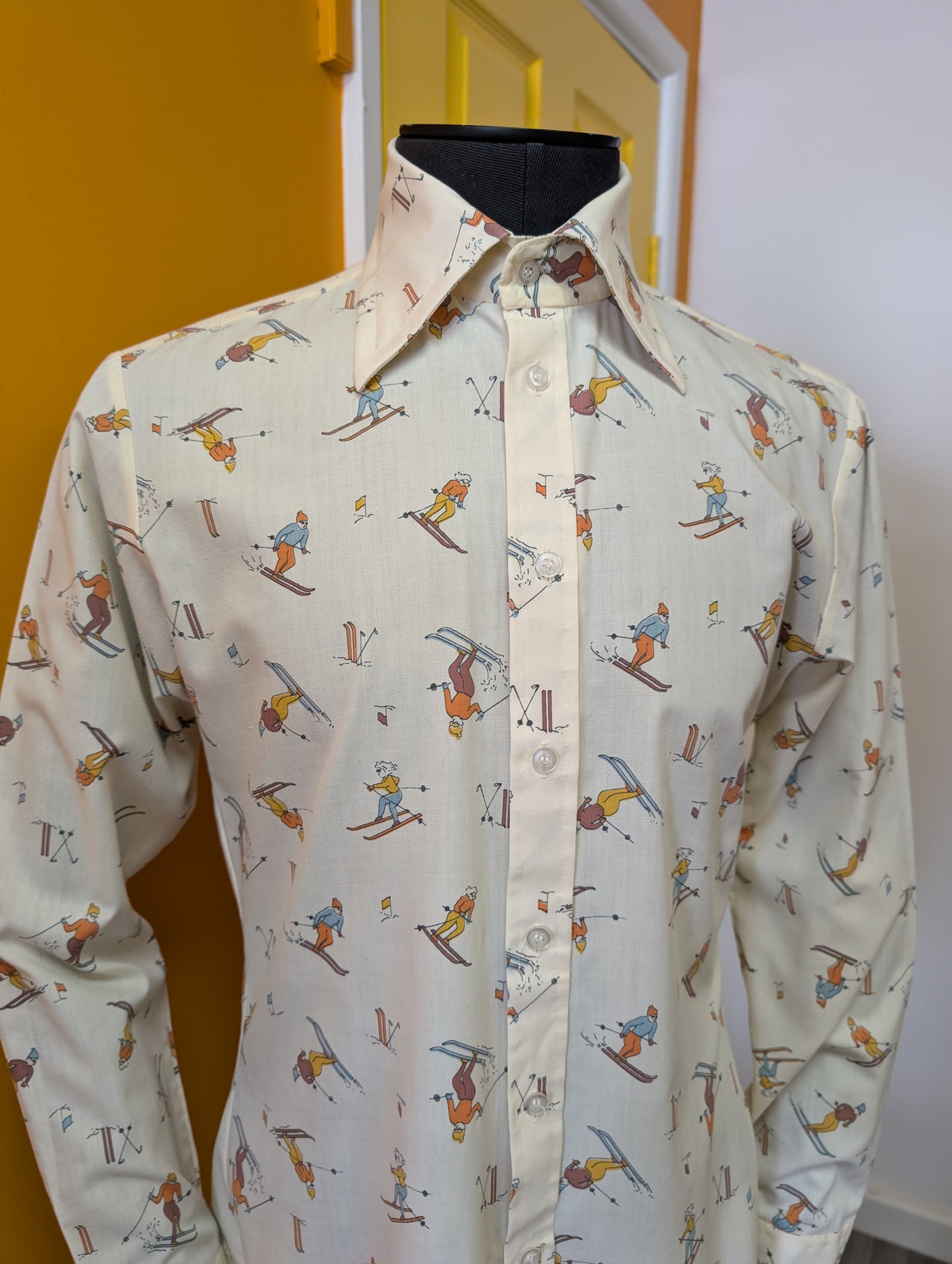 1970s Dickens novelty skiing print shirt