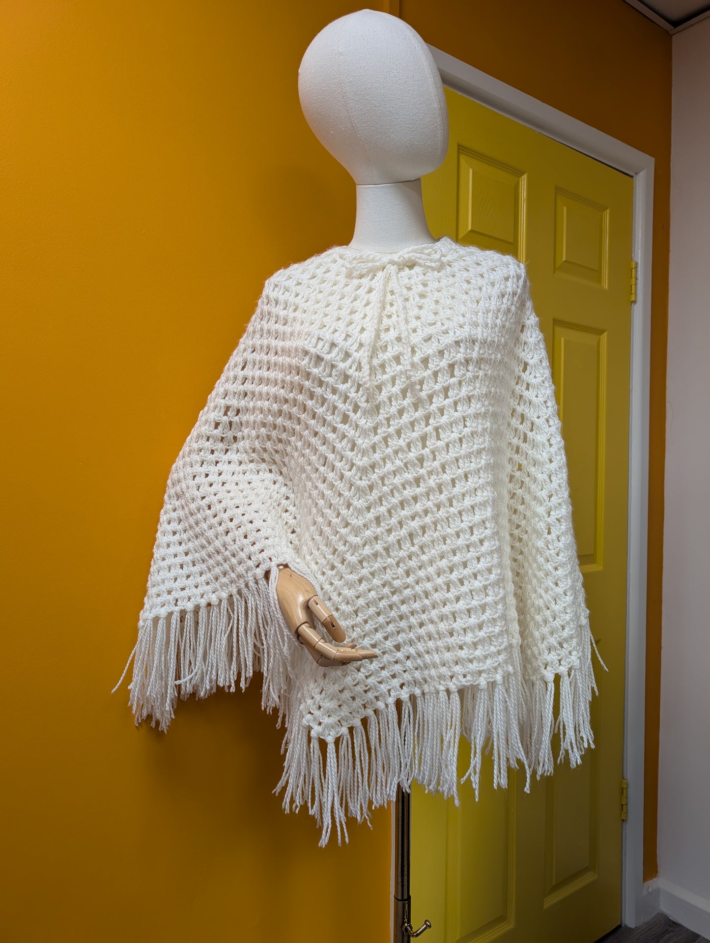 1970s white crochet poncho