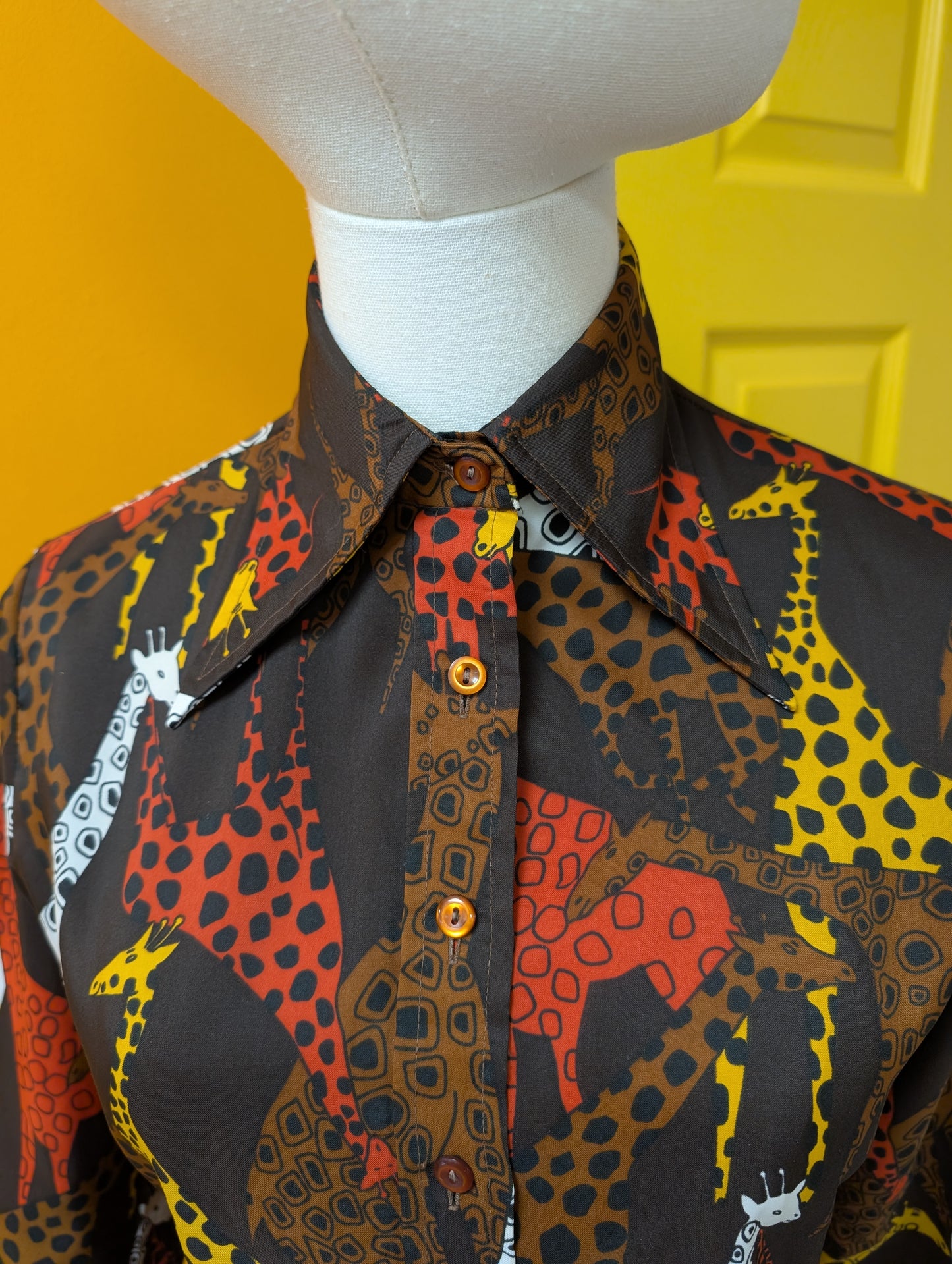 1970s novelty giraffe print dagger collar shirt - S