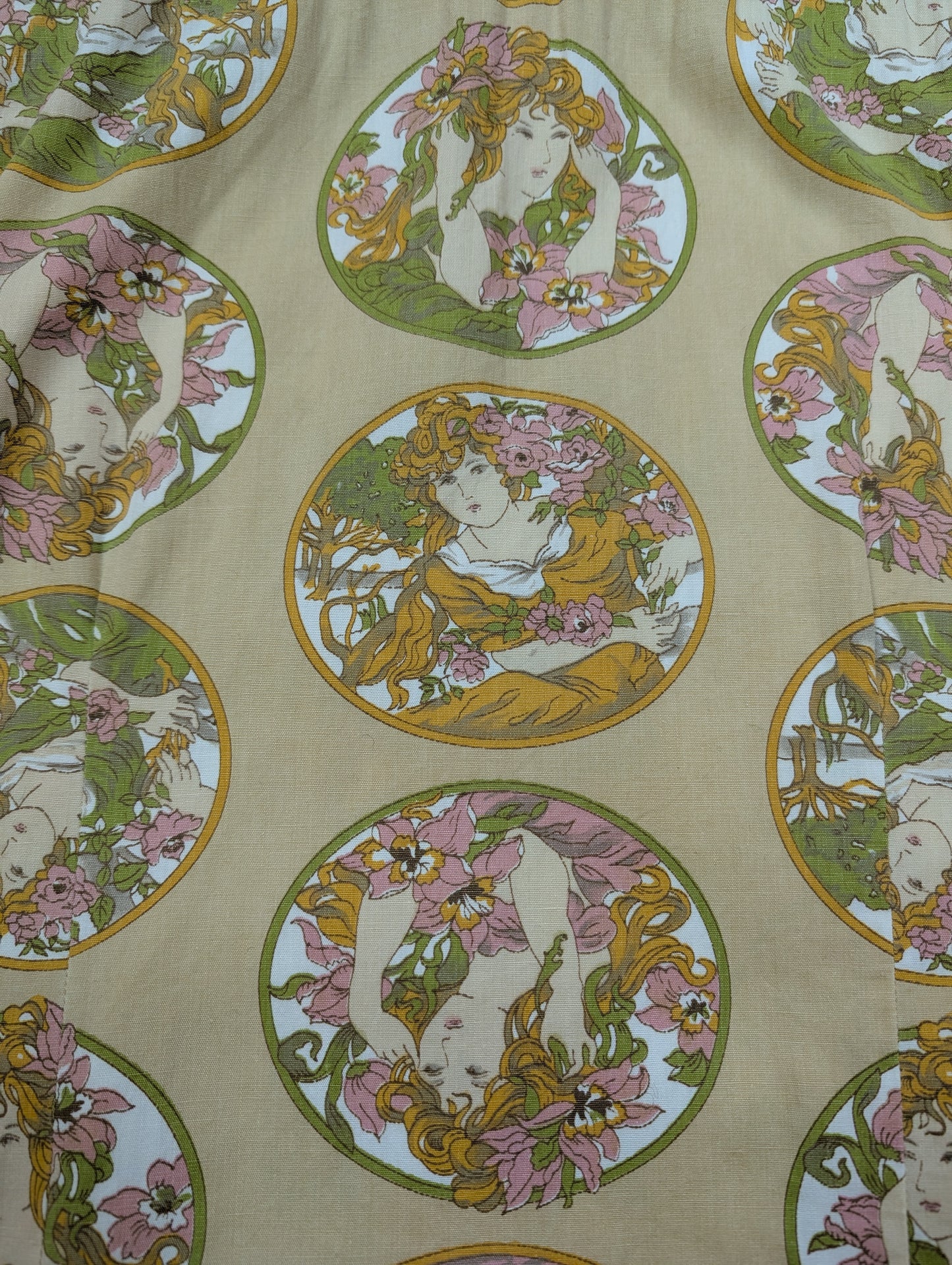 1970s Alphonse Mucha Art Nouveau novelty print dagger collar shirt