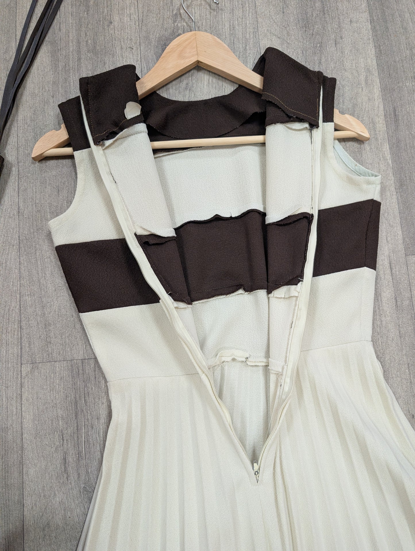 60s/70s brown/white dress and belt - S/8/10