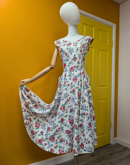 1950s rose print cotton dress - 38"B 30"W