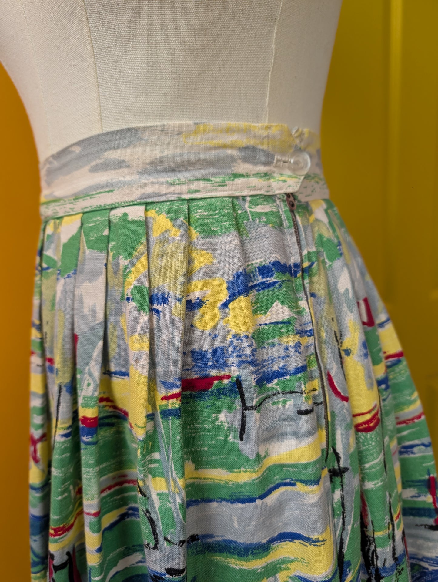 Gorgeous 1950s scenic novelty print cotton skirt - 26" waist