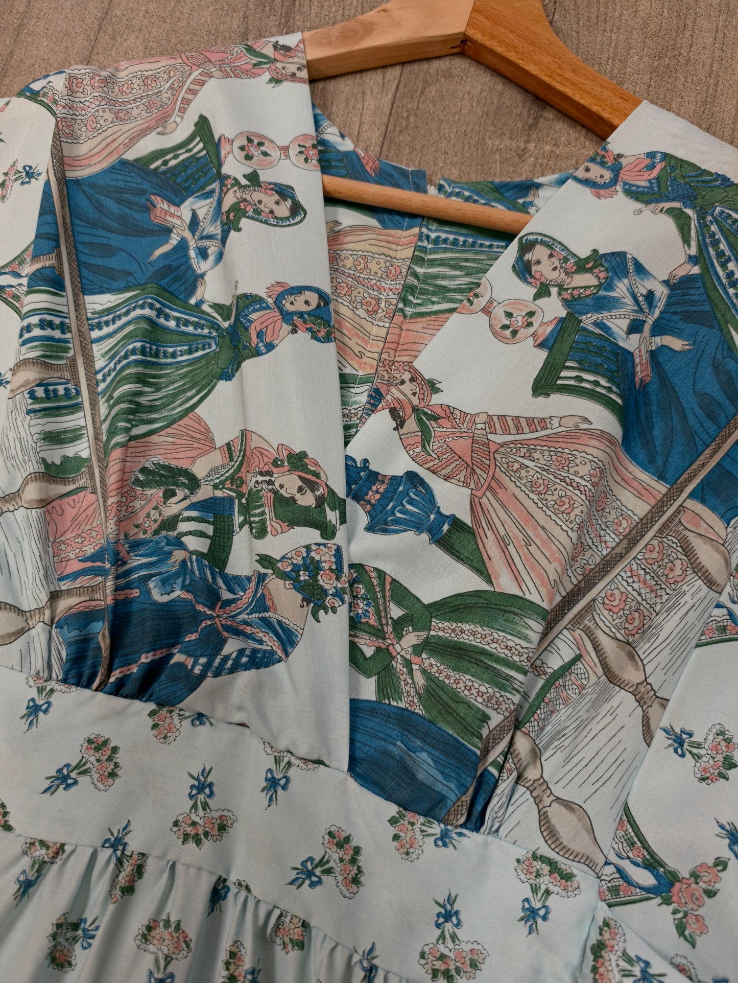 Beautiful 1970s novelty print dress - M