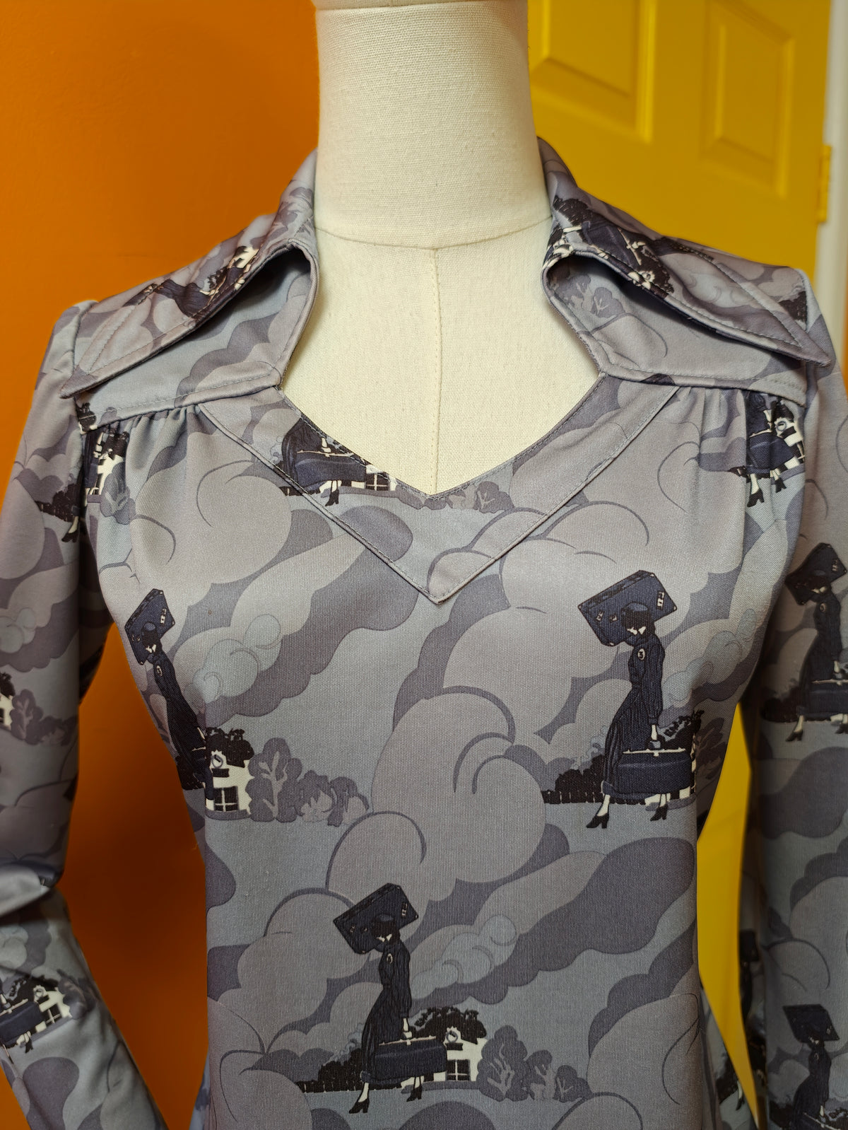 1970s novelty print grey top - S