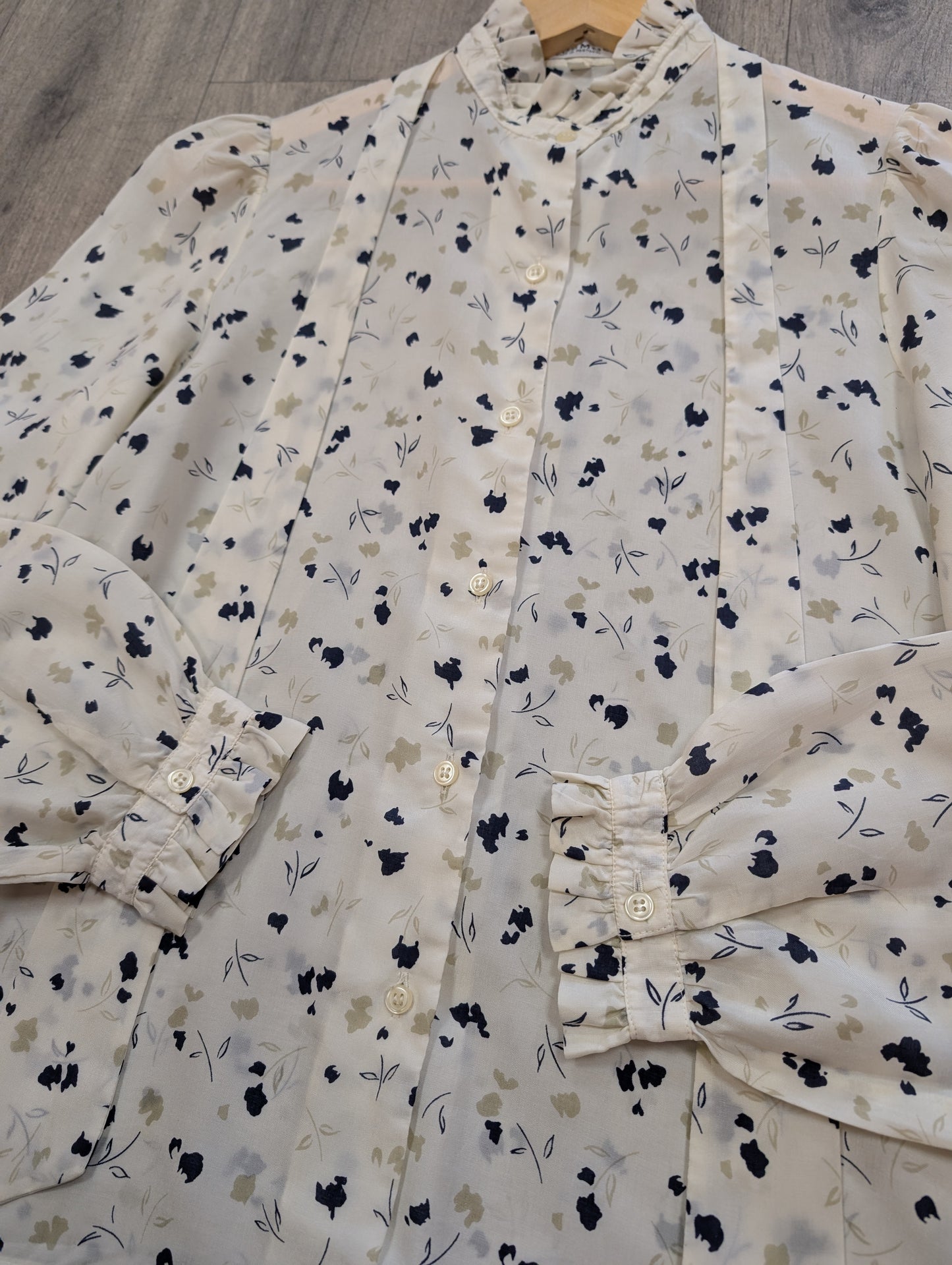 Windsmoor blouse with neck tie - S