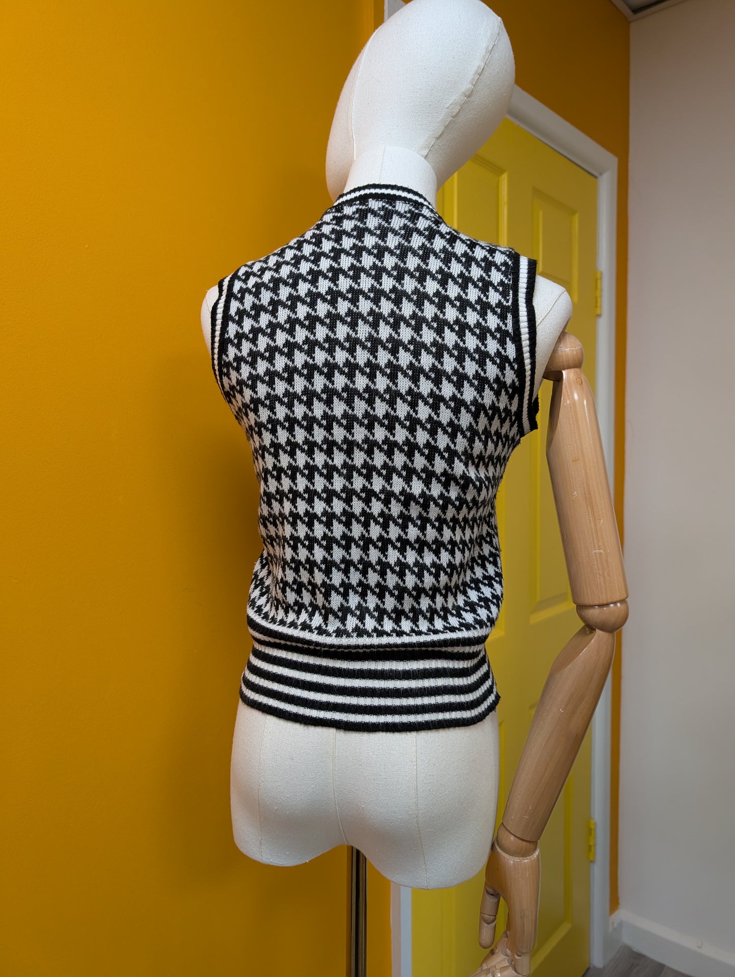1970s black & white dogtooth vest - XS/S