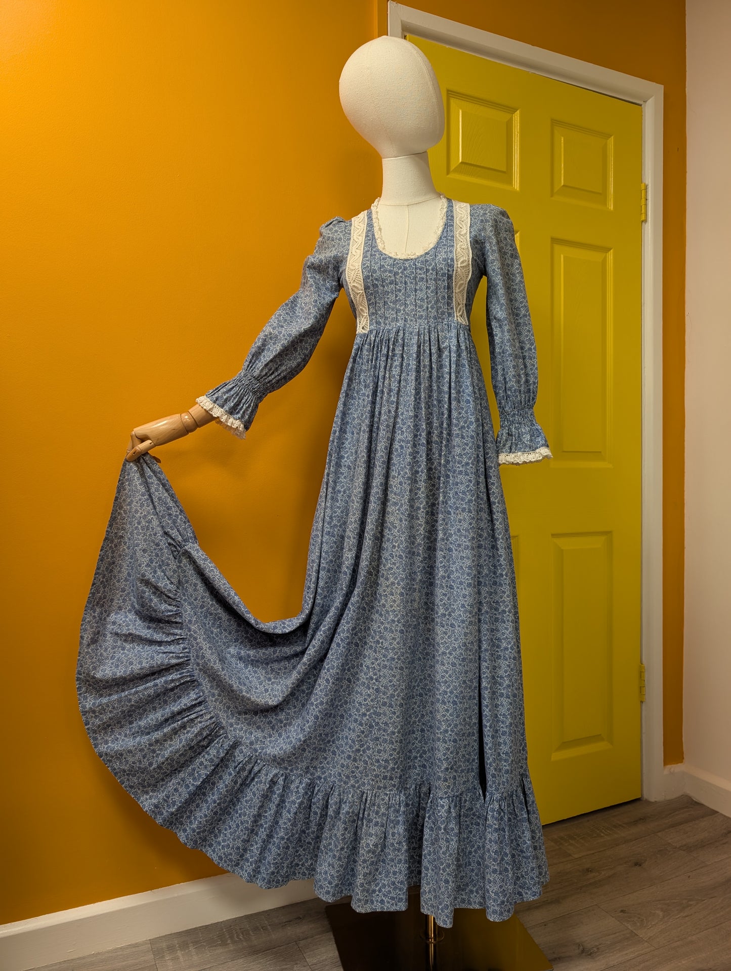 Gorgeous 1970s Laura Ashley made in Wales cotton maxi dress - XS/6/8