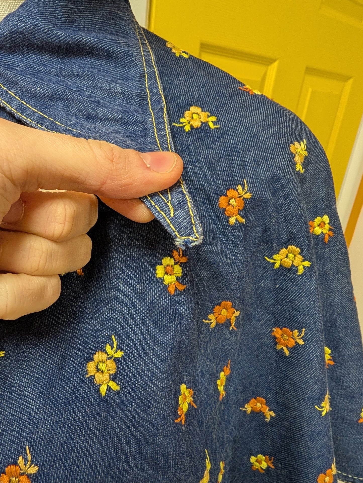 1970s embroidered denim cropped shirt - S