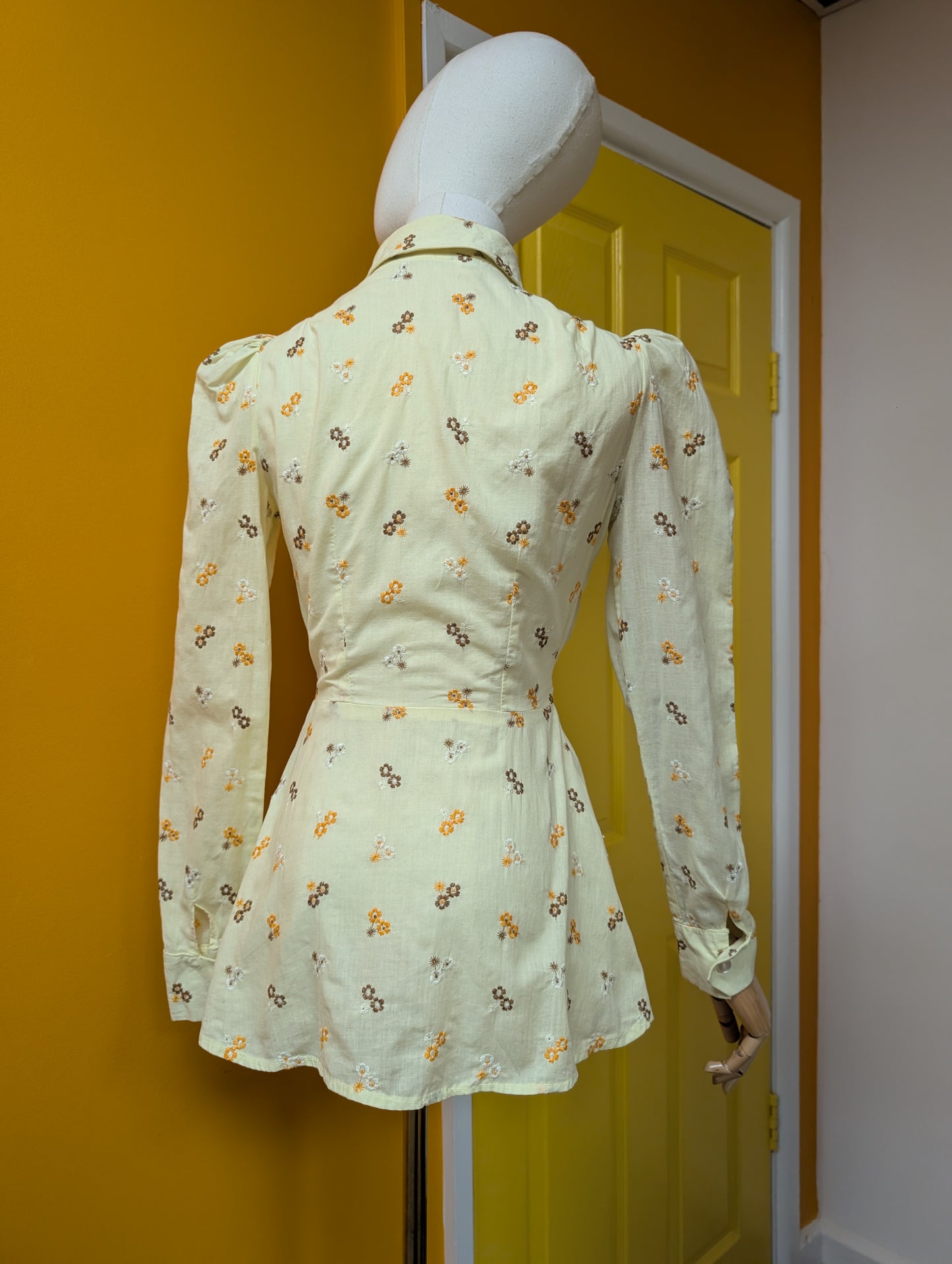 1970s embroidered shirt with tie waist - XS/6