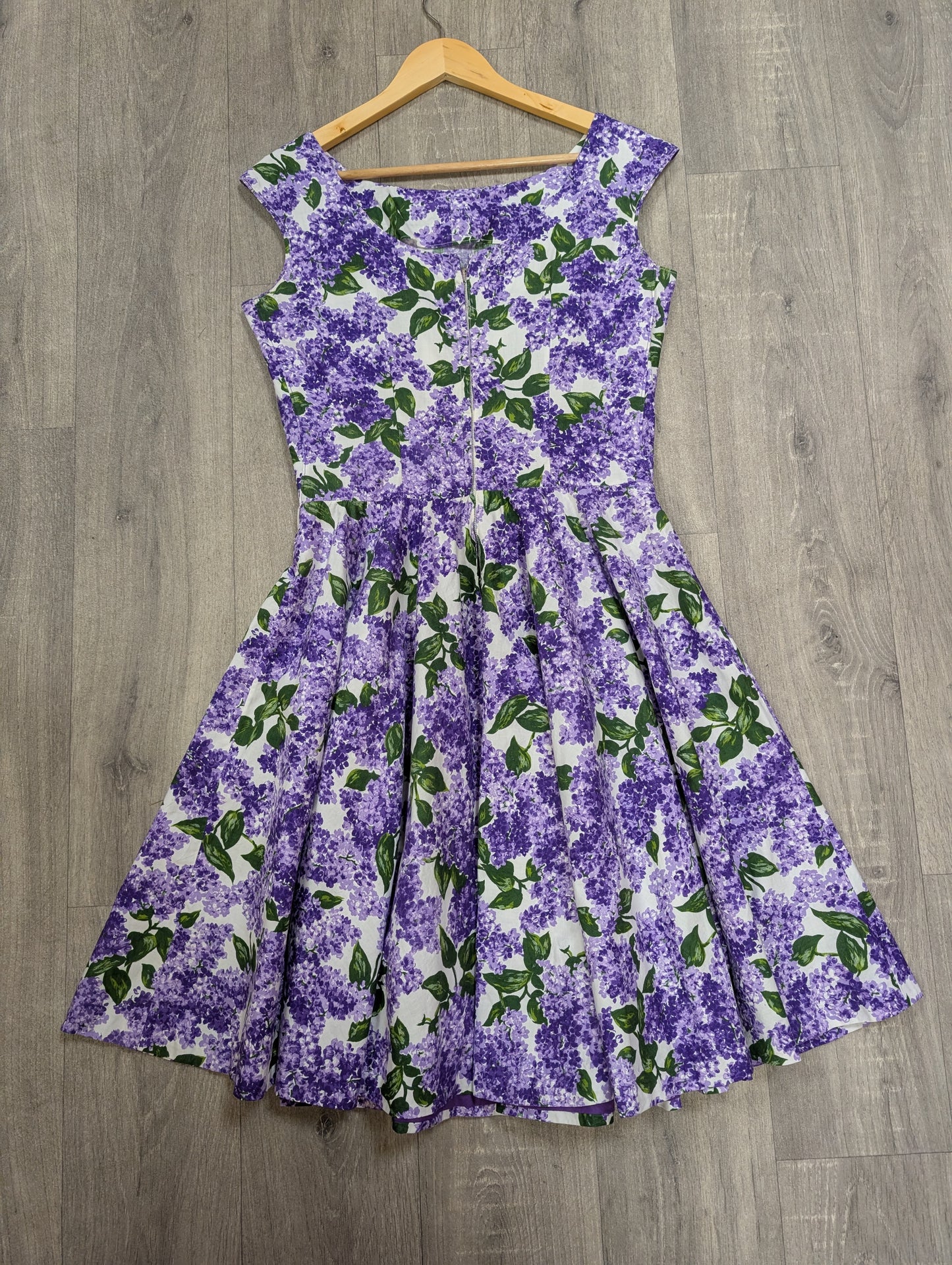 1950s purple floral cotton dress - 37"B 29"W