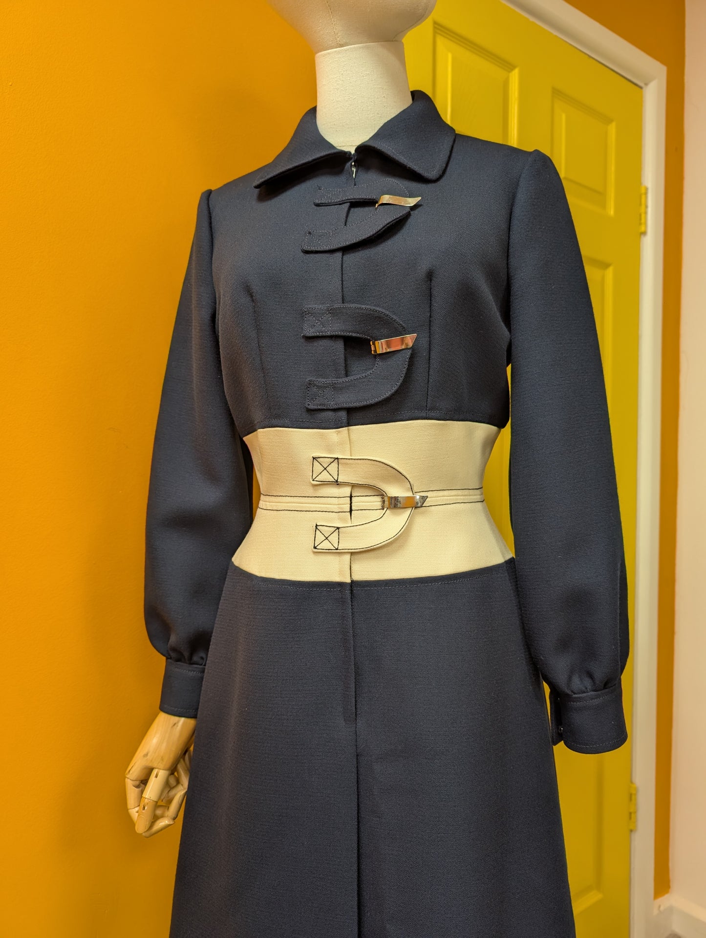 1960s Louis Feraud at Rembrandt navy pure new wool dress - S/8