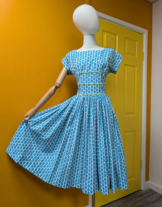 Gorgeous 1950s Horrockses floral cotton dress - 36"B 26"W